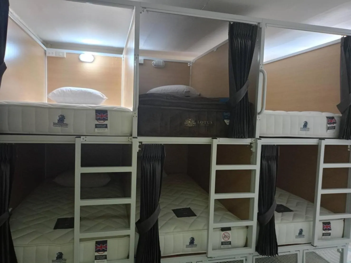 bunk bed, Bed in High5 Guesthouse