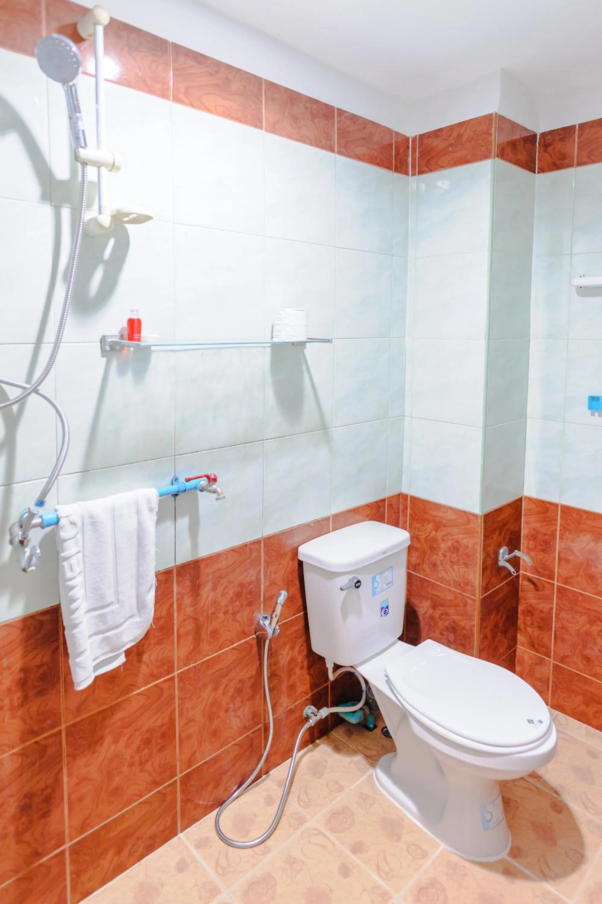 Shower in High5 Guesthouse