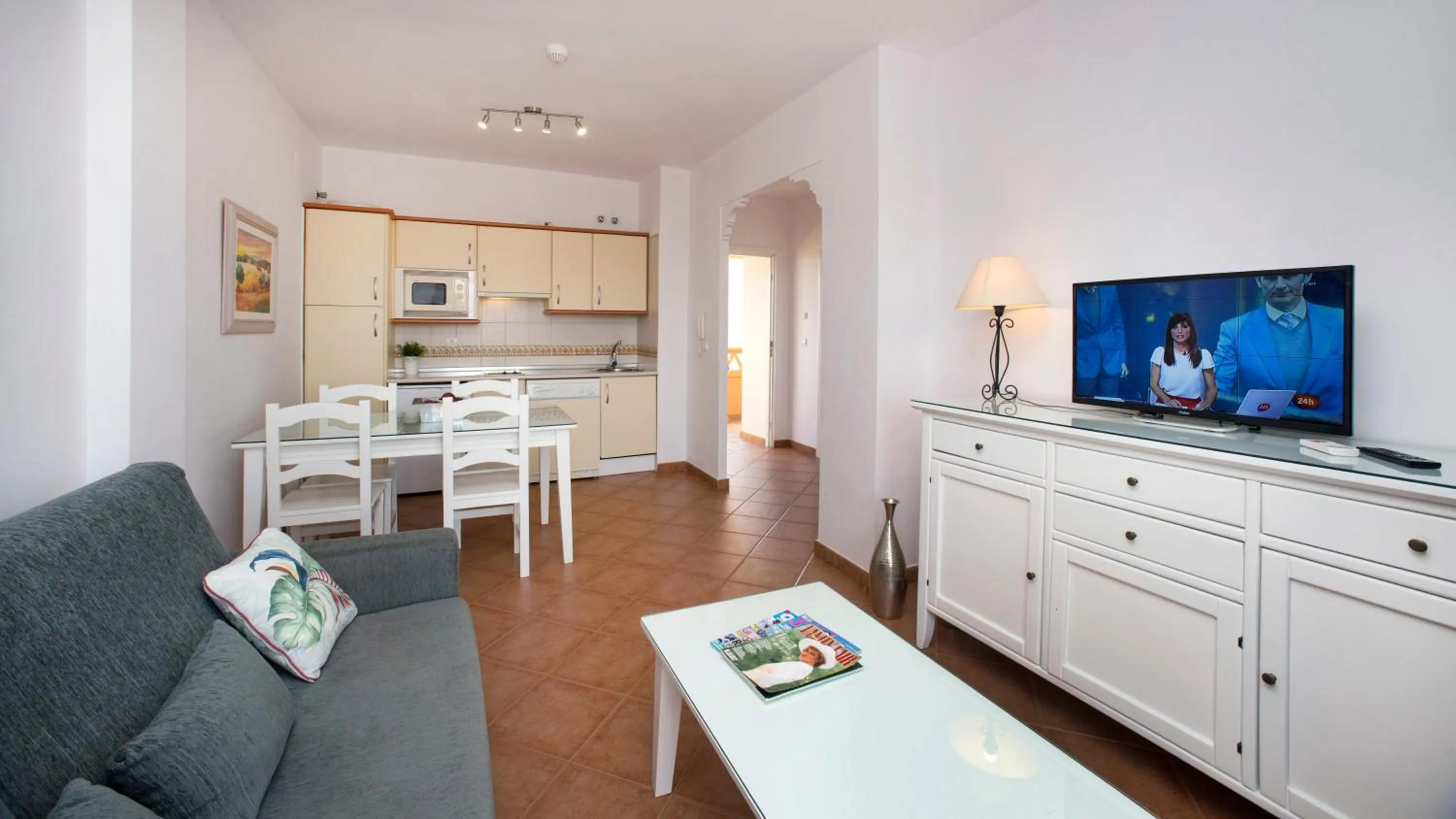 Kitchen or kitchenette in Leo Canela