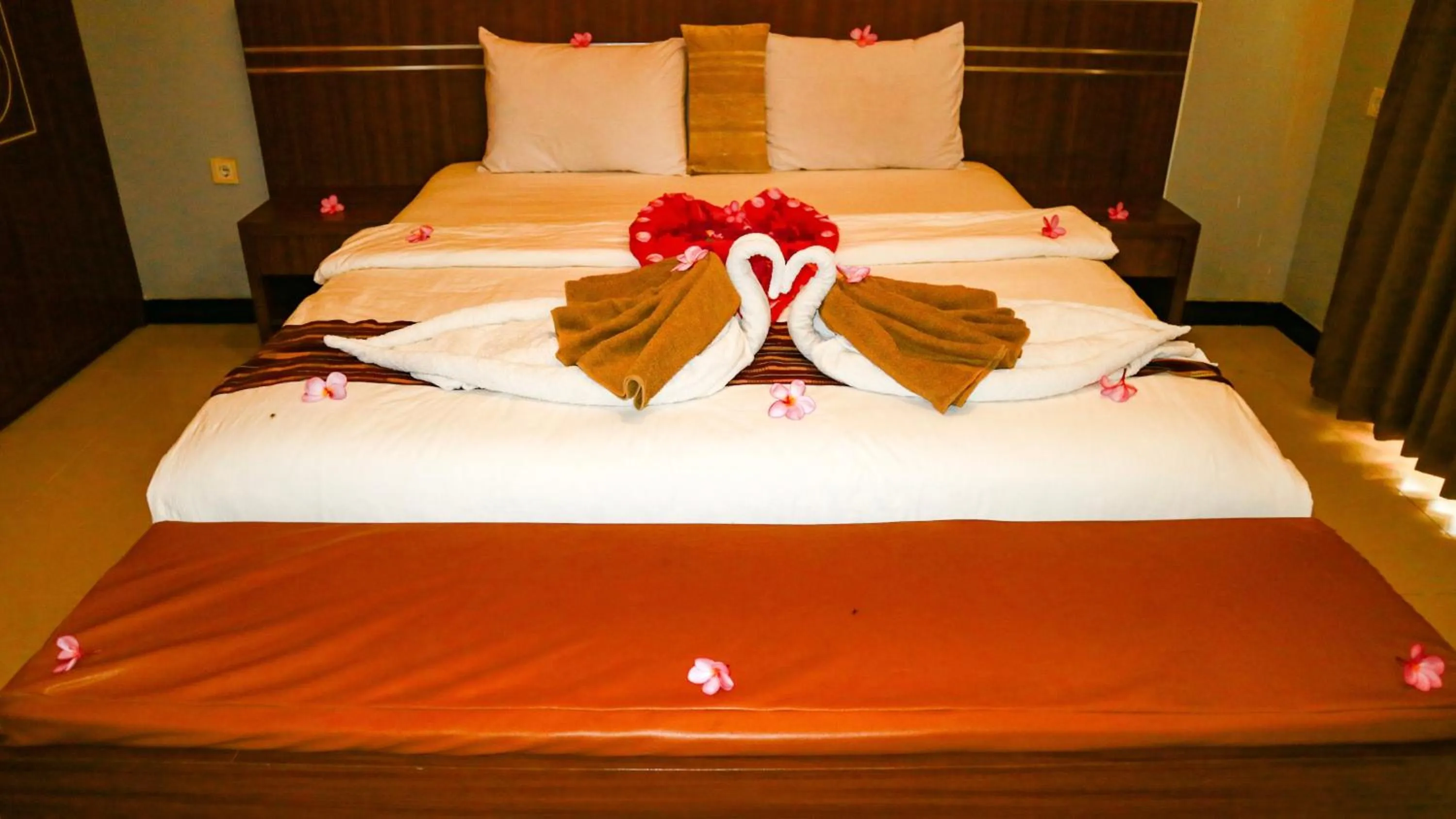 Bed in Ara Artati Lombok bungalows and Restaurant