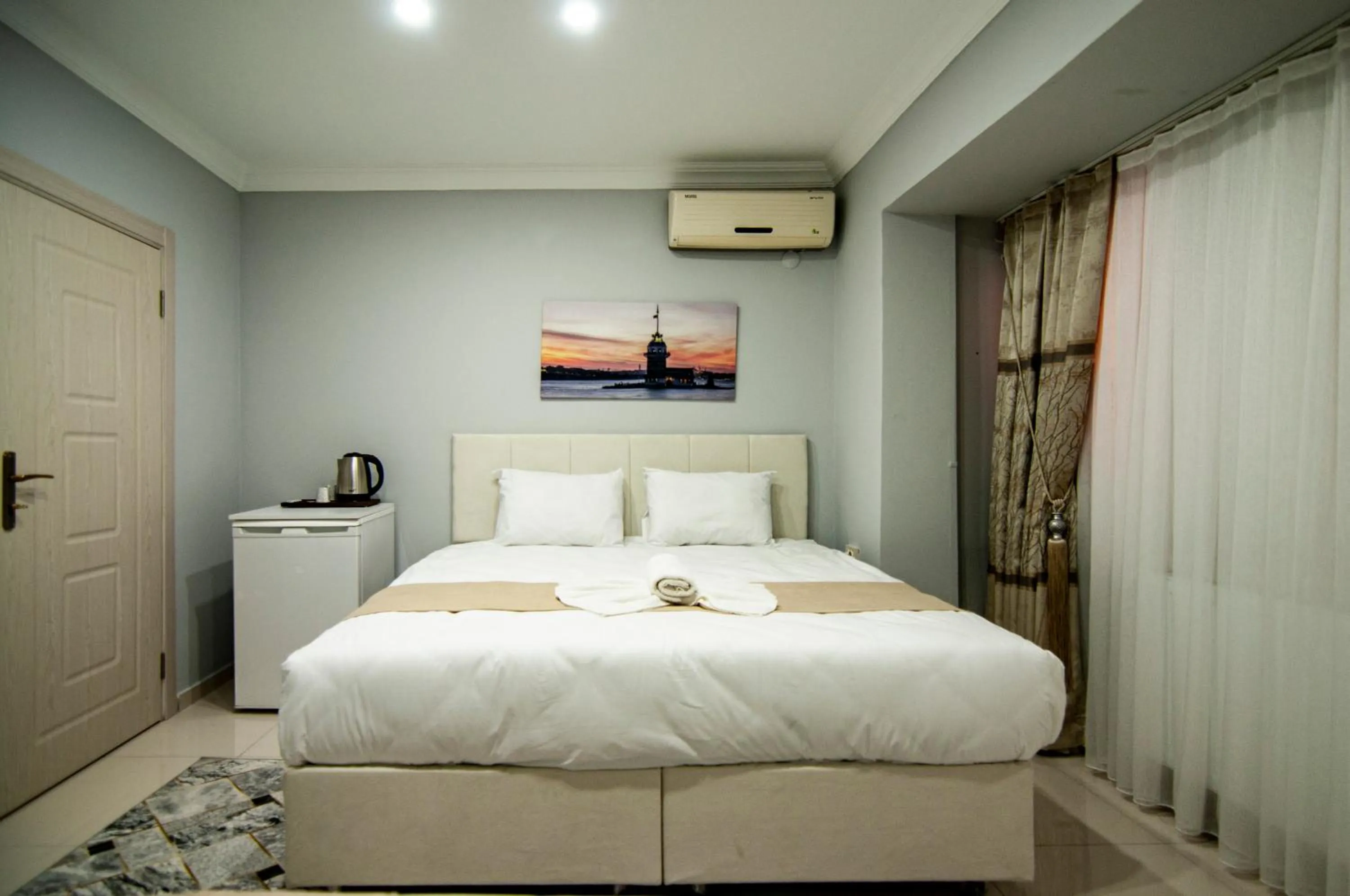 Bed in İstanbul Palace Hotel