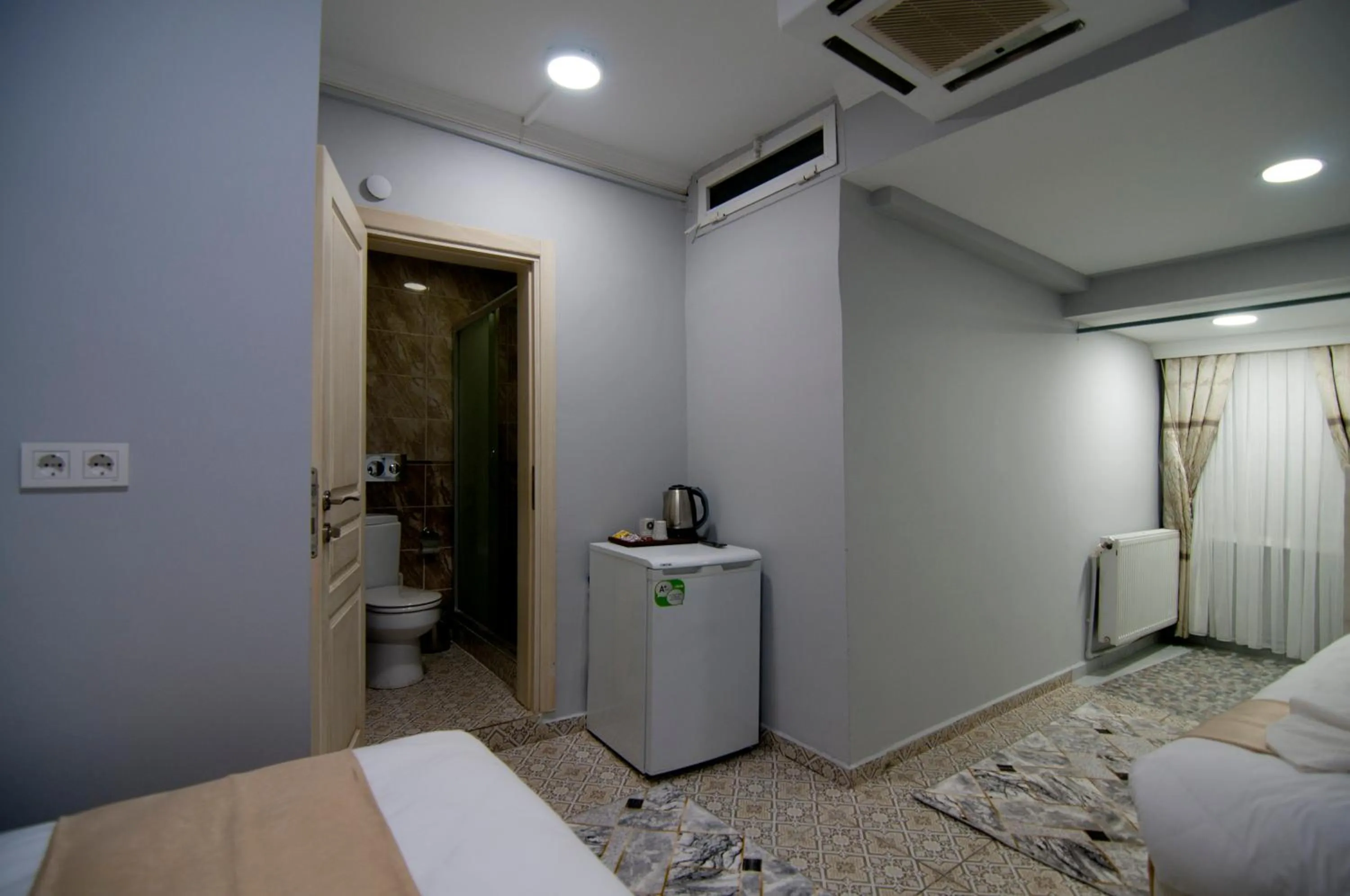 Bathroom, Bed in İstanbul Palace Hotel