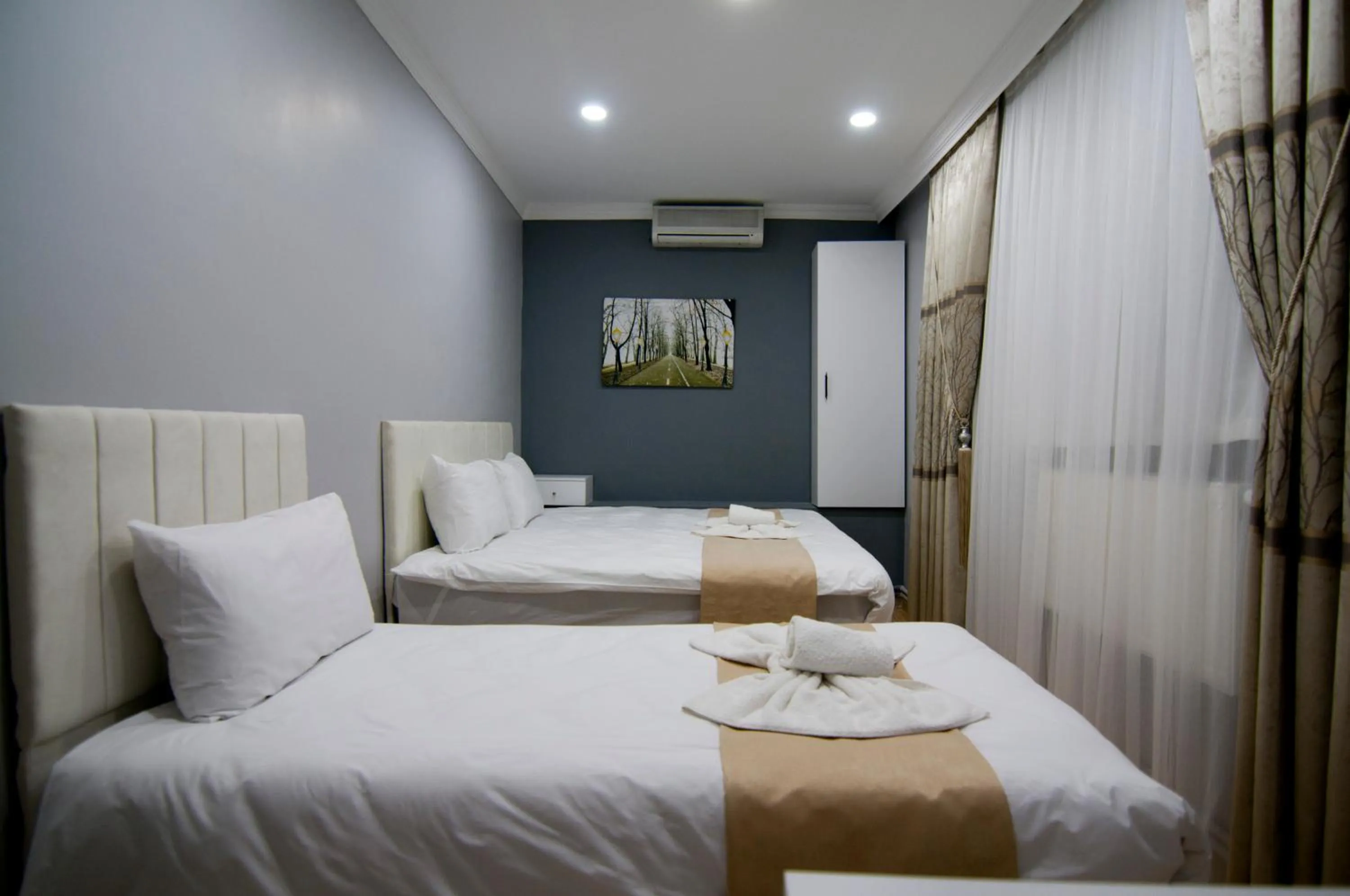 Bed in İstanbul Palace Hotel