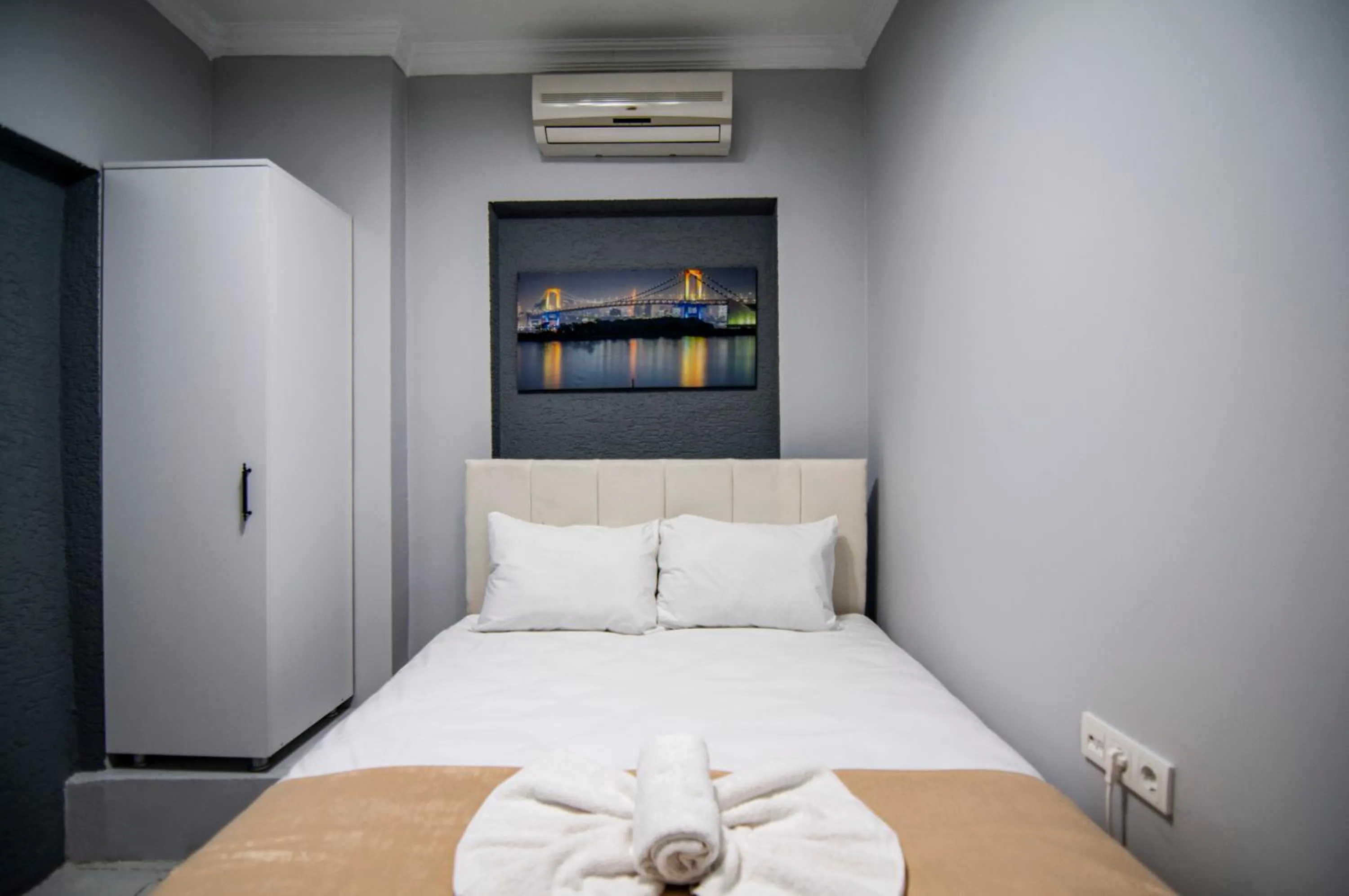 Bed in İstanbul Palace Hotel