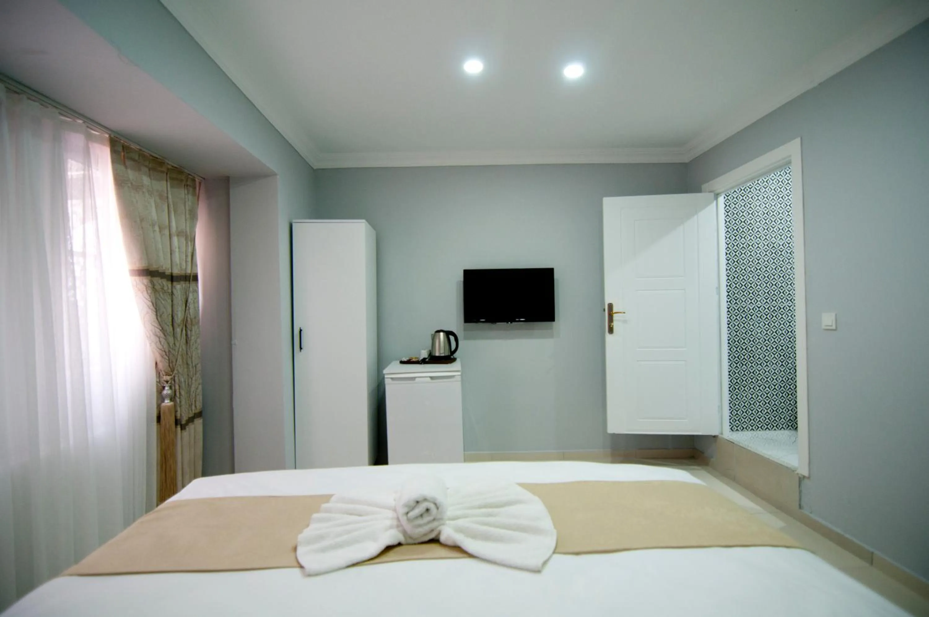 Bed in İstanbul Palace Hotel