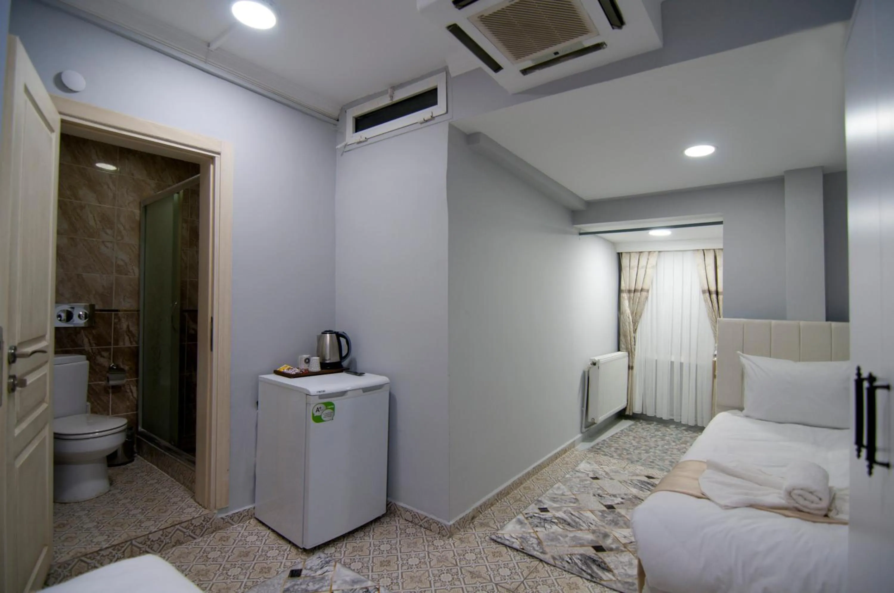 Bathroom, Bed in İstanbul Palace Hotel