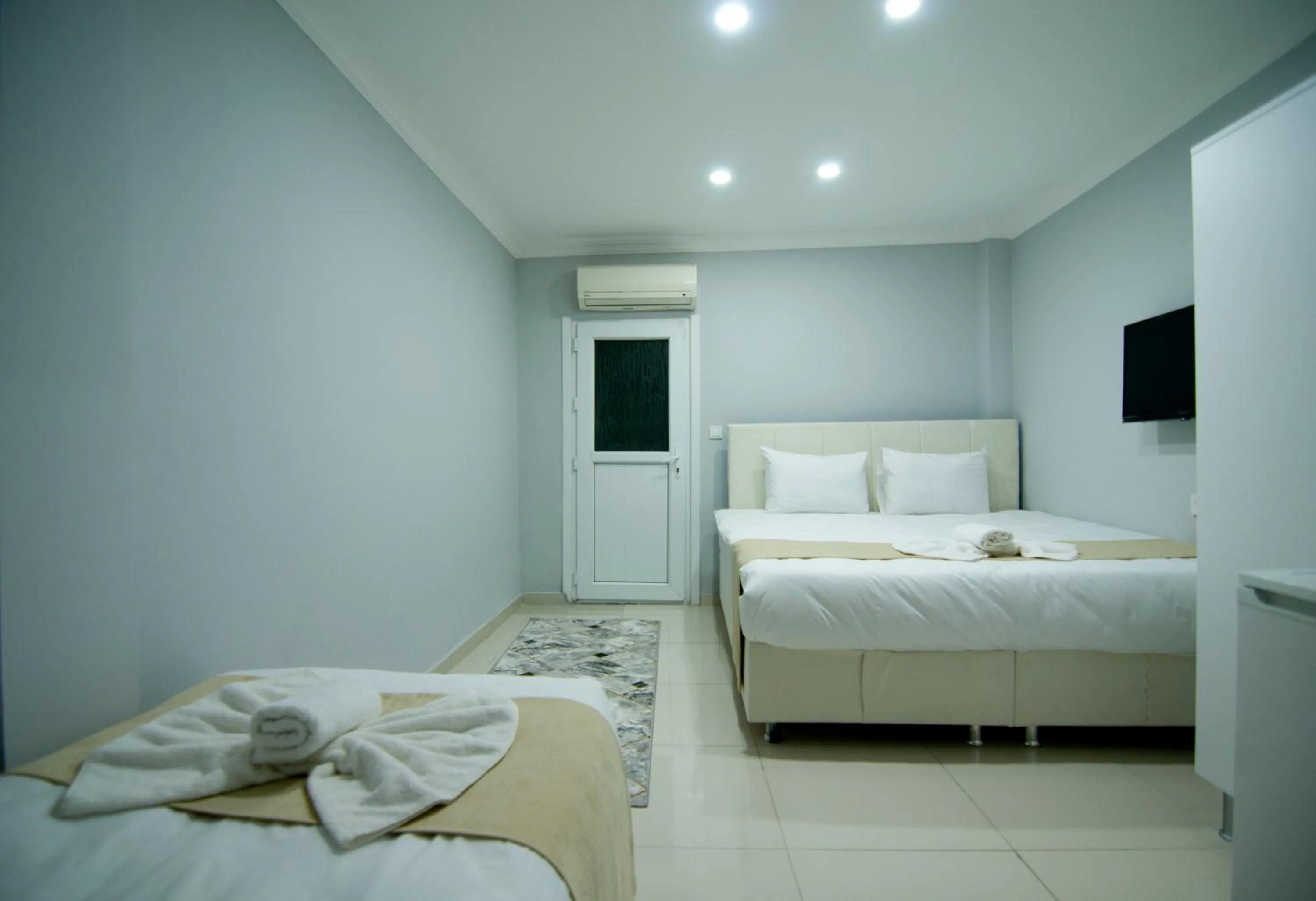 Bed in İstanbul Palace Hotel