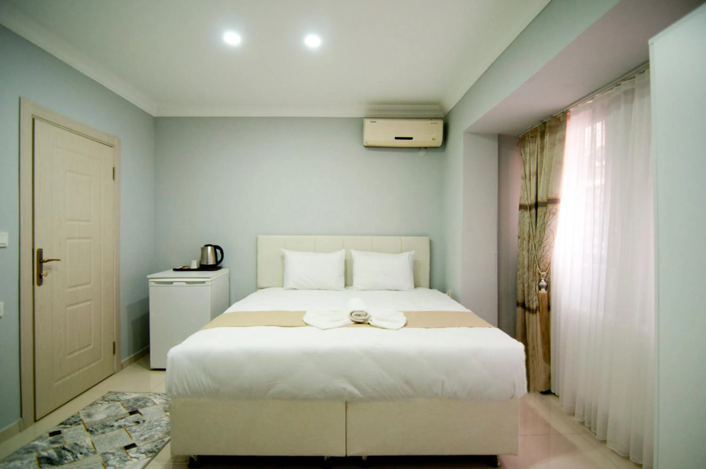 Bed in İstanbul Palace Hotel