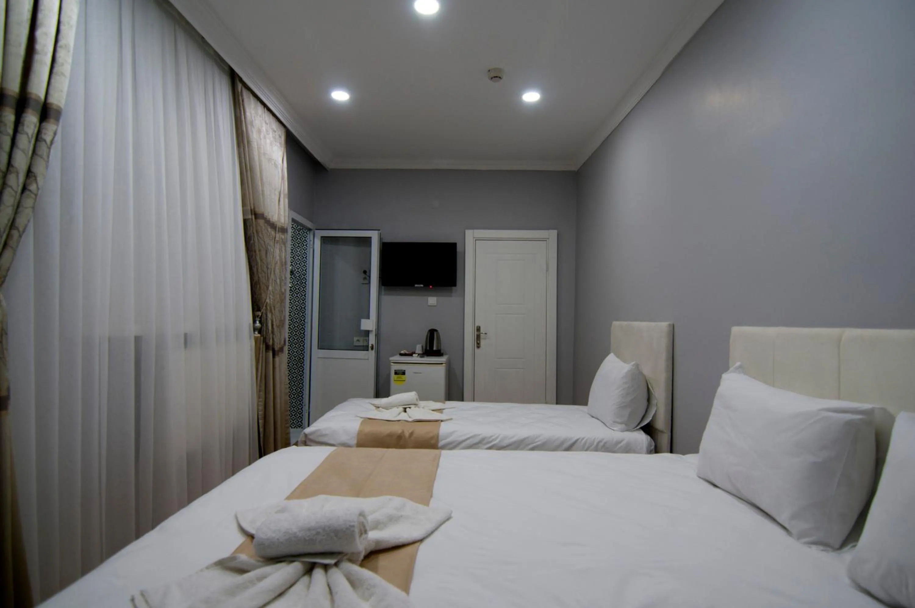 Bed in İstanbul Palace Hotel