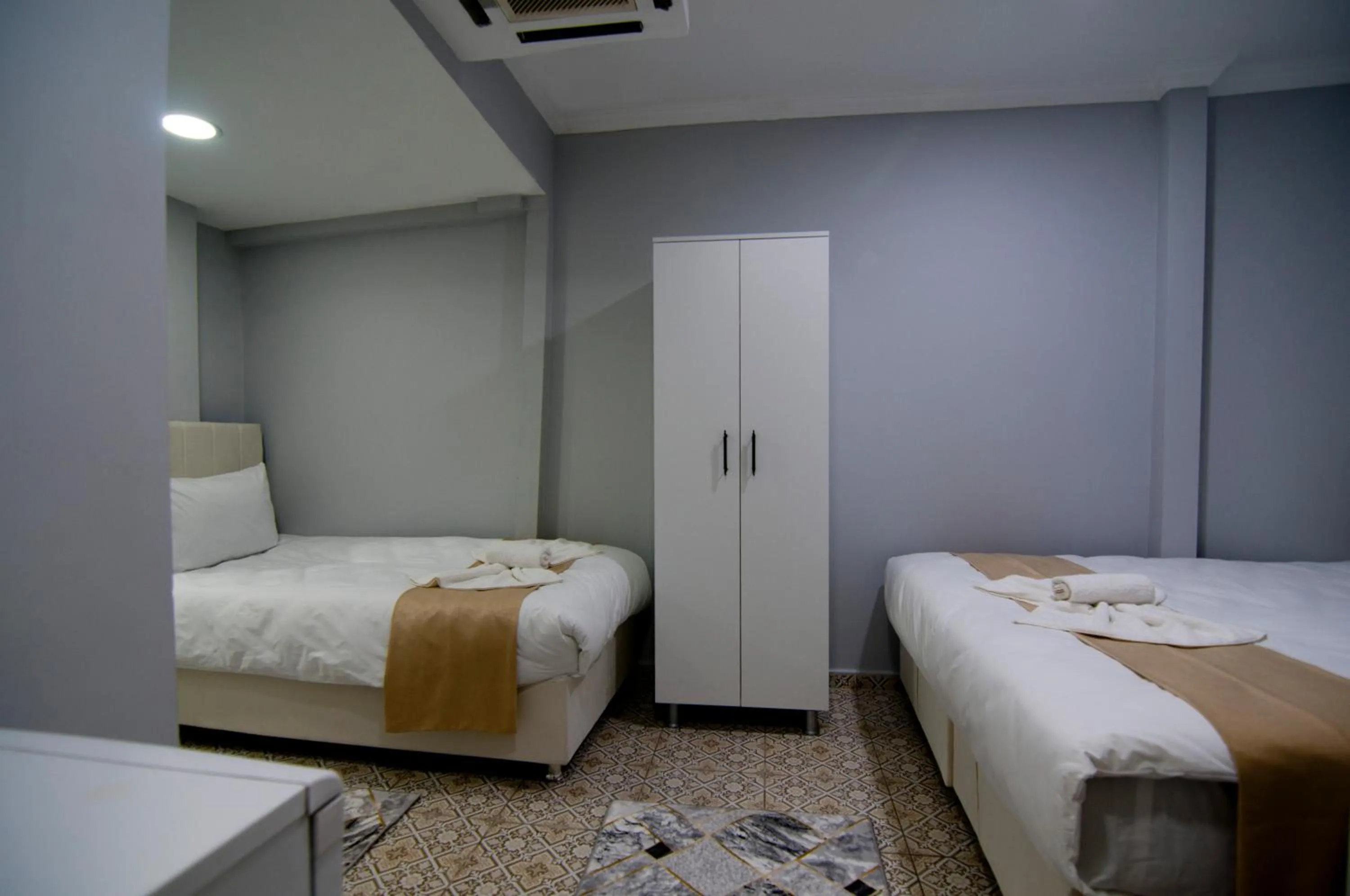 Bed in İstanbul Palace Hotel