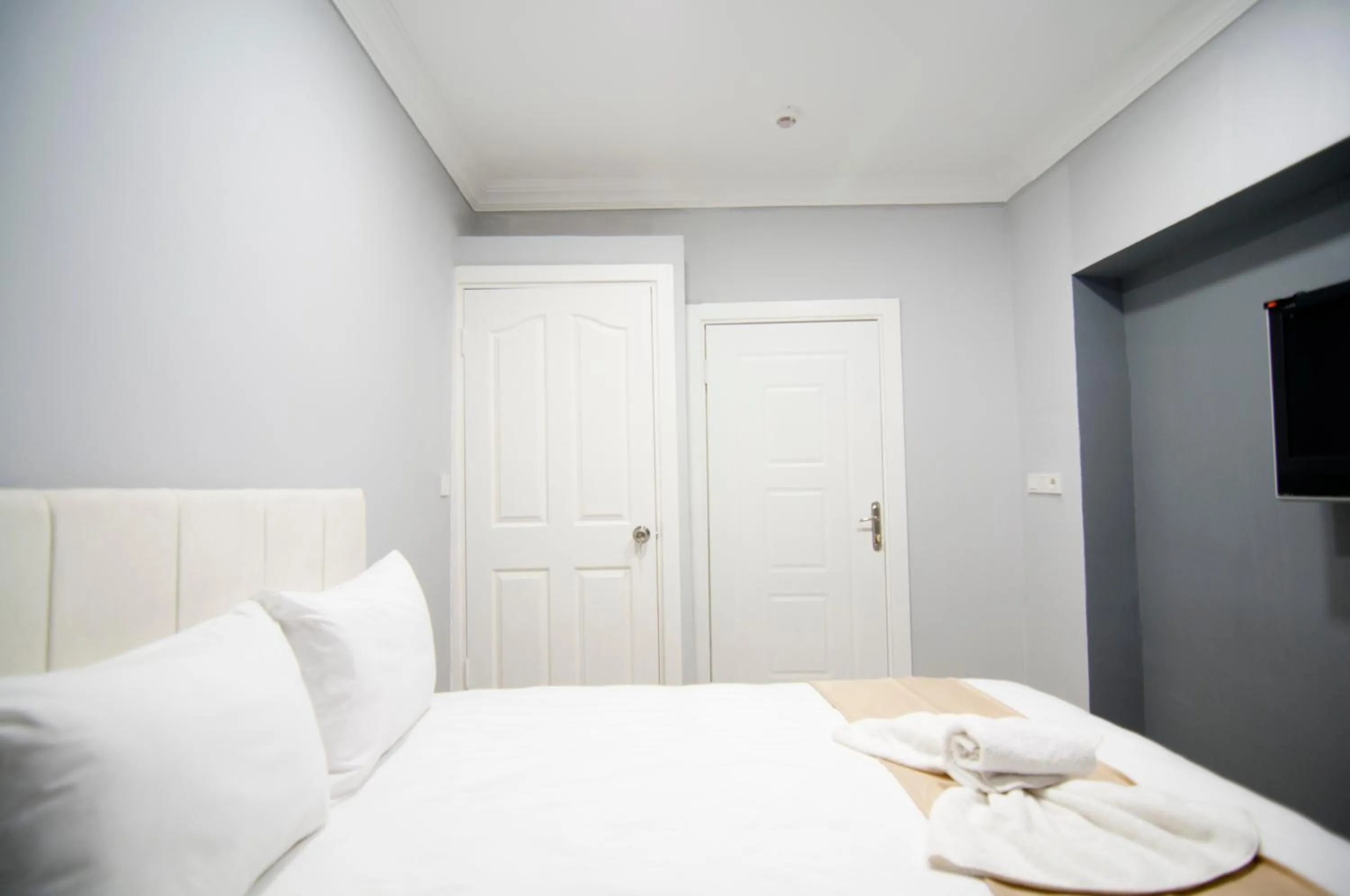 Bed in İstanbul Palace Hotel