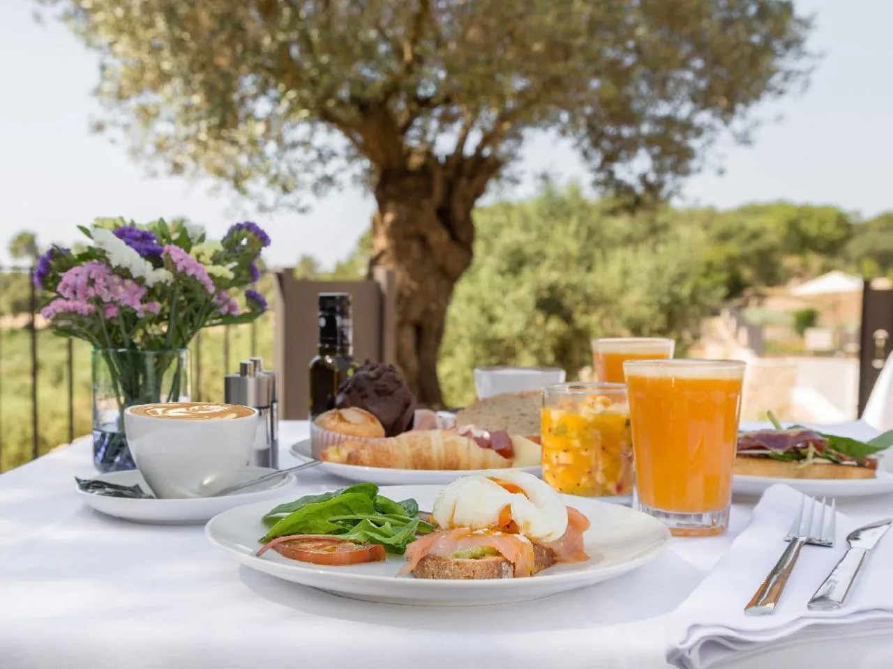 Restaurant/places to eat in Fincahotel Treurer - Olive Grove & Grand House - Adults Only