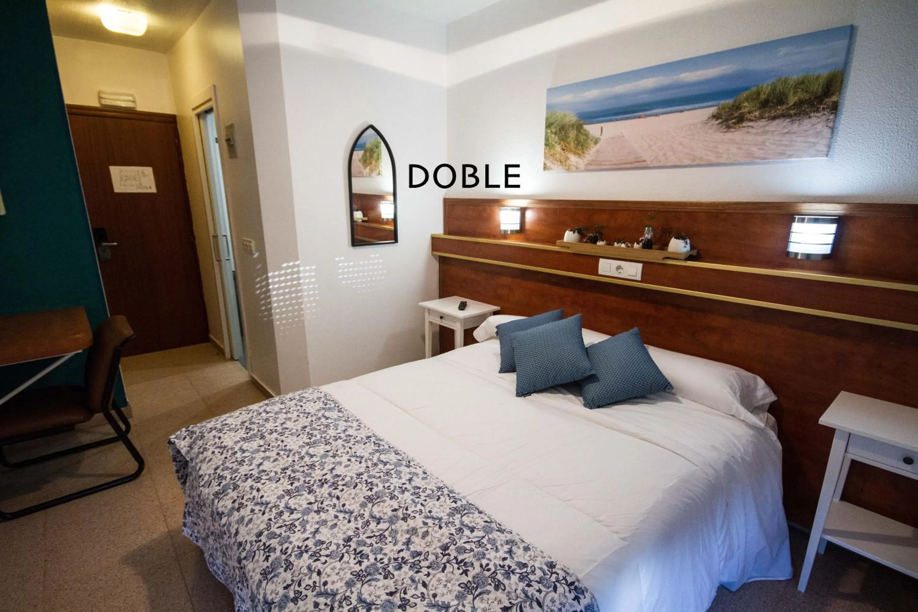 Photo of the whole room in Hotel Ria de Bilbao