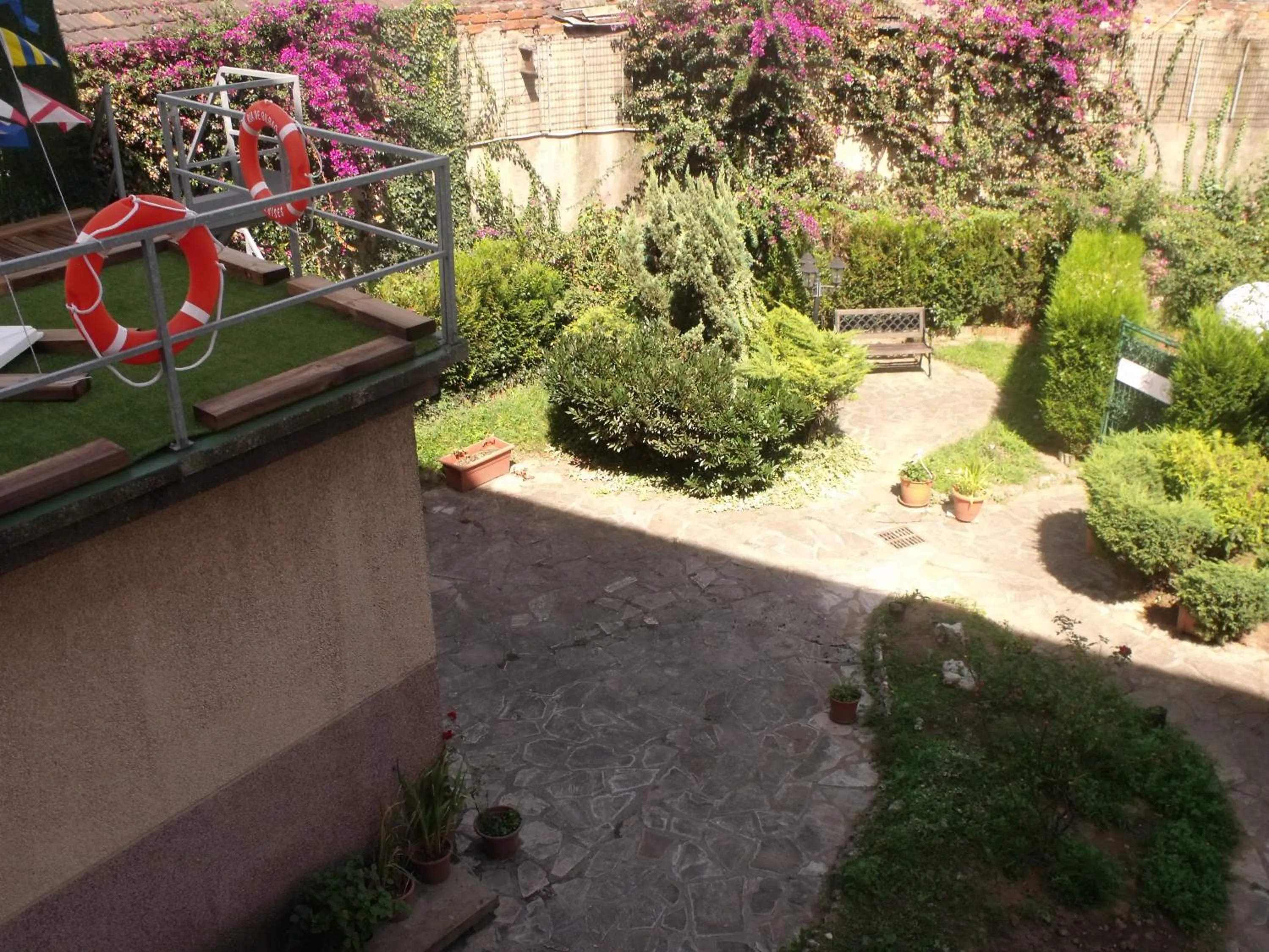 Garden in Hotel Ria de Bilbao