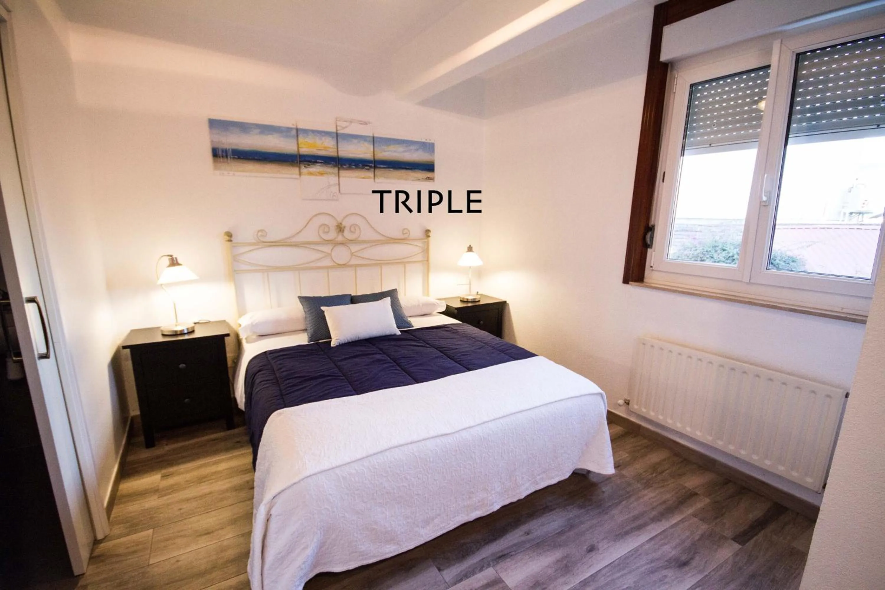 Photo of the whole room in Hotel Ria de Bilbao