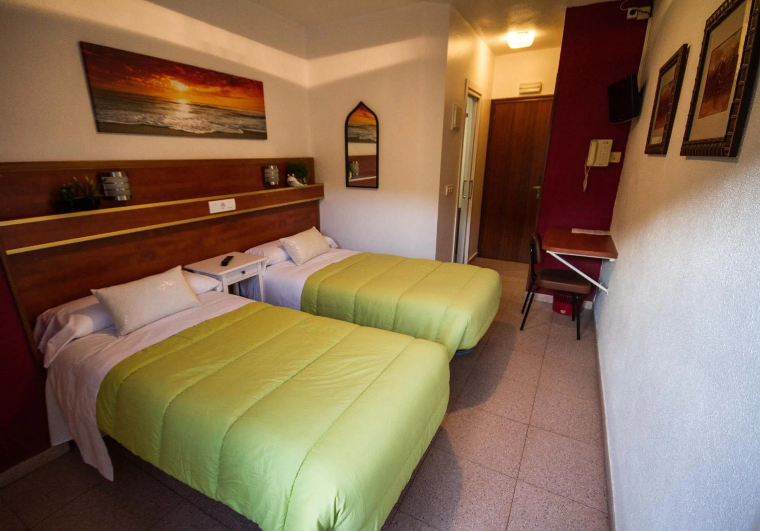 Photo of the whole room in Hotel Ria de Bilbao