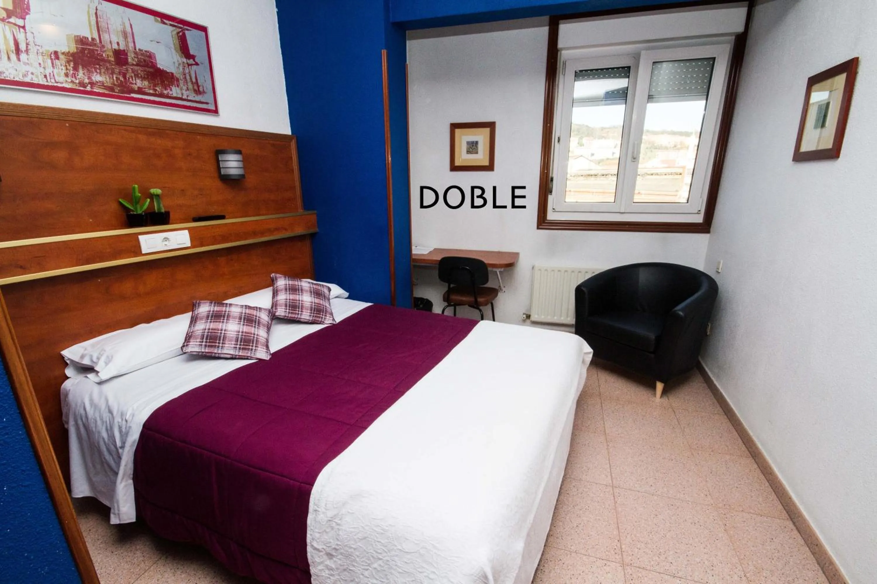 Photo of the whole room in Hotel Ria de Bilbao