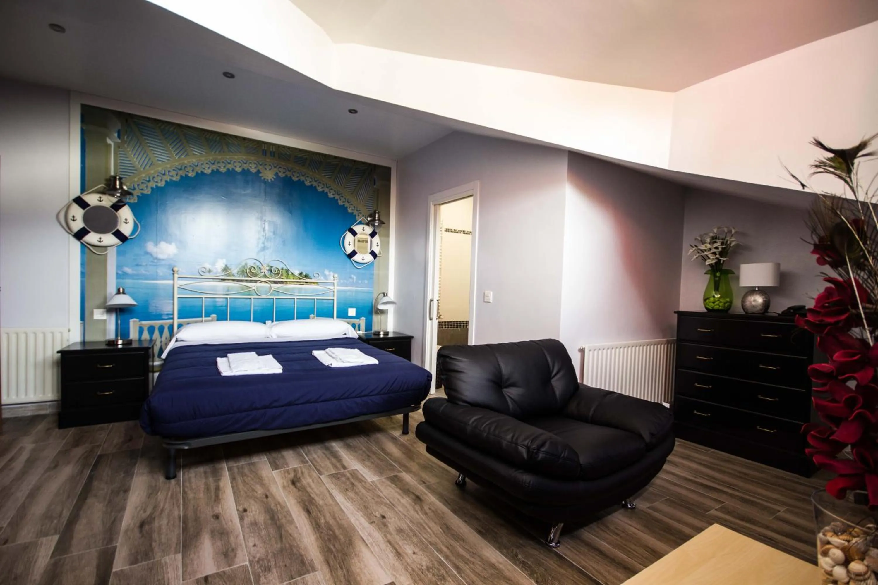 Photo of the whole room in Hotel Ria de Bilbao