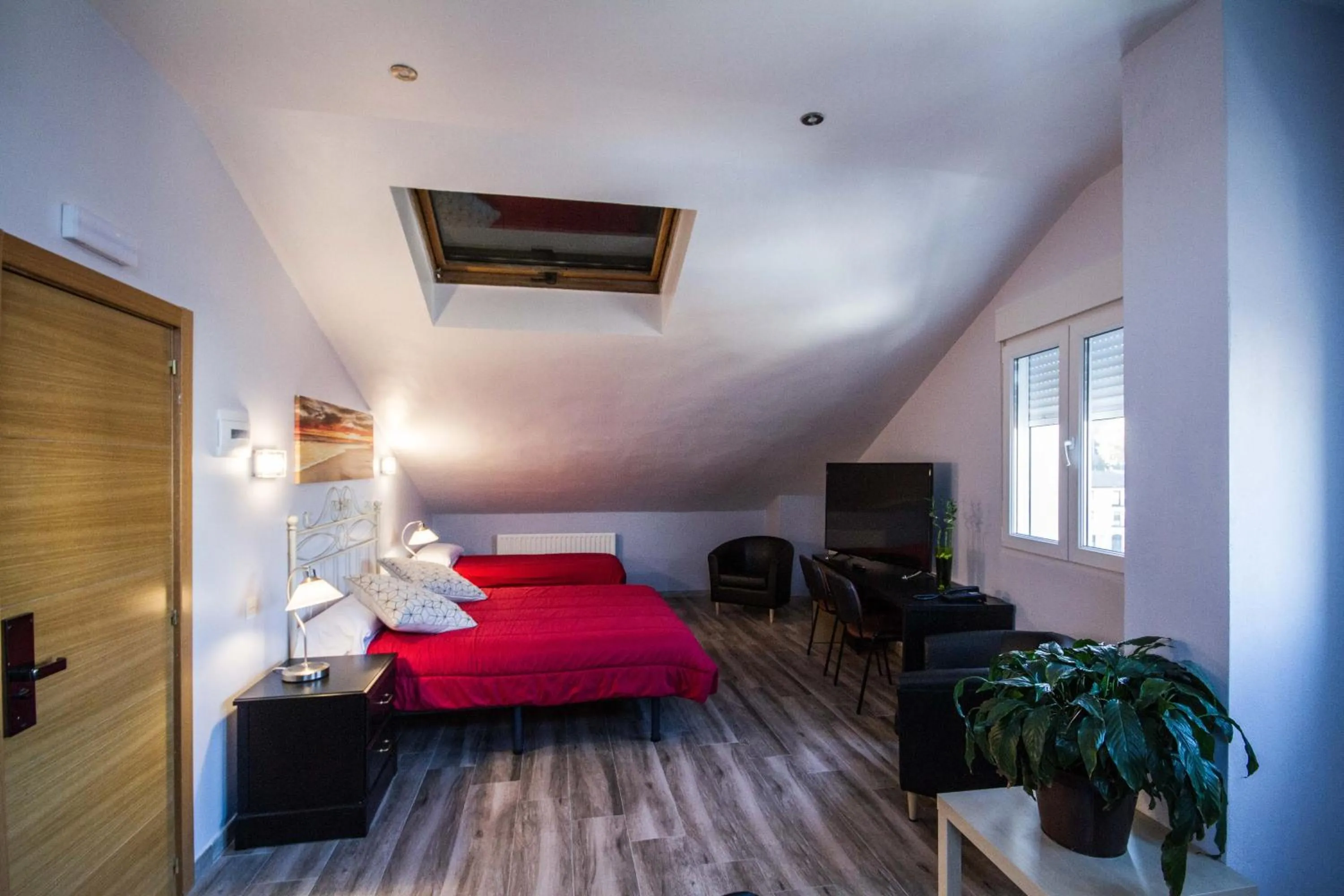 Photo of the whole room in Hotel Ria de Bilbao