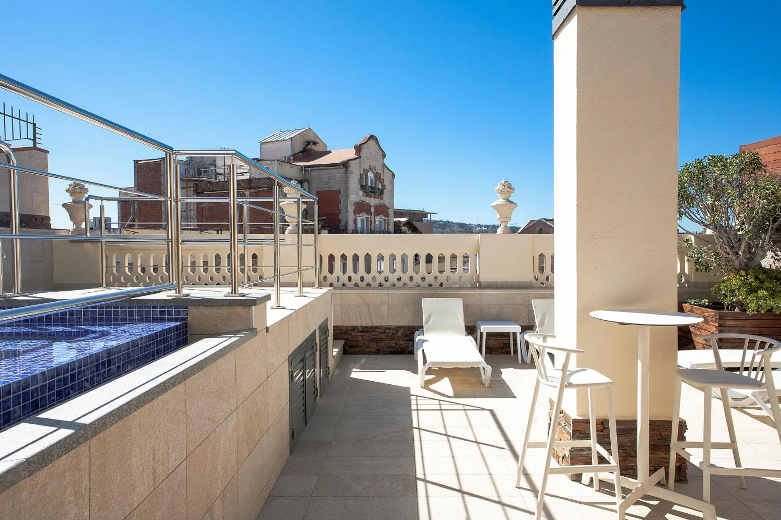 Property building in Ciutat Vella