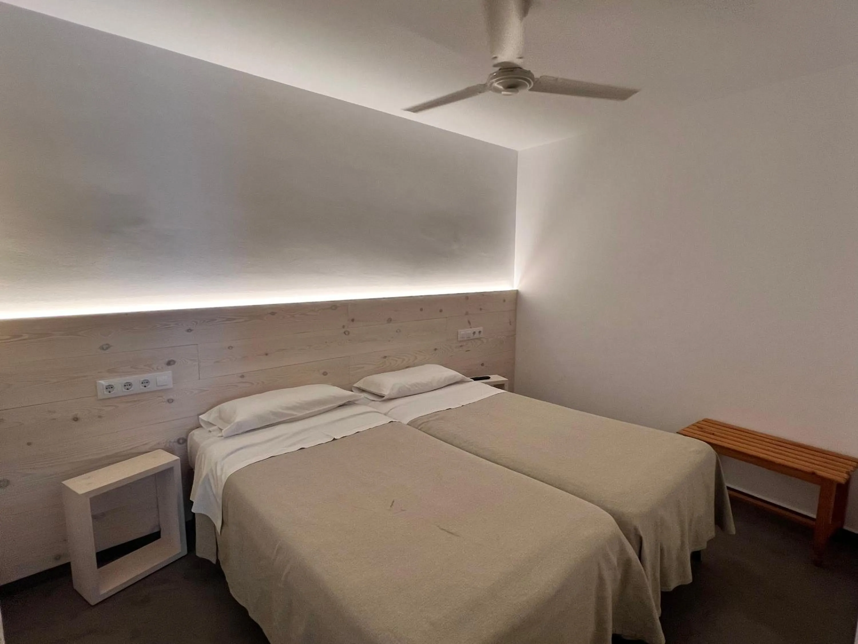 Bed in Hostal ROM Familiar