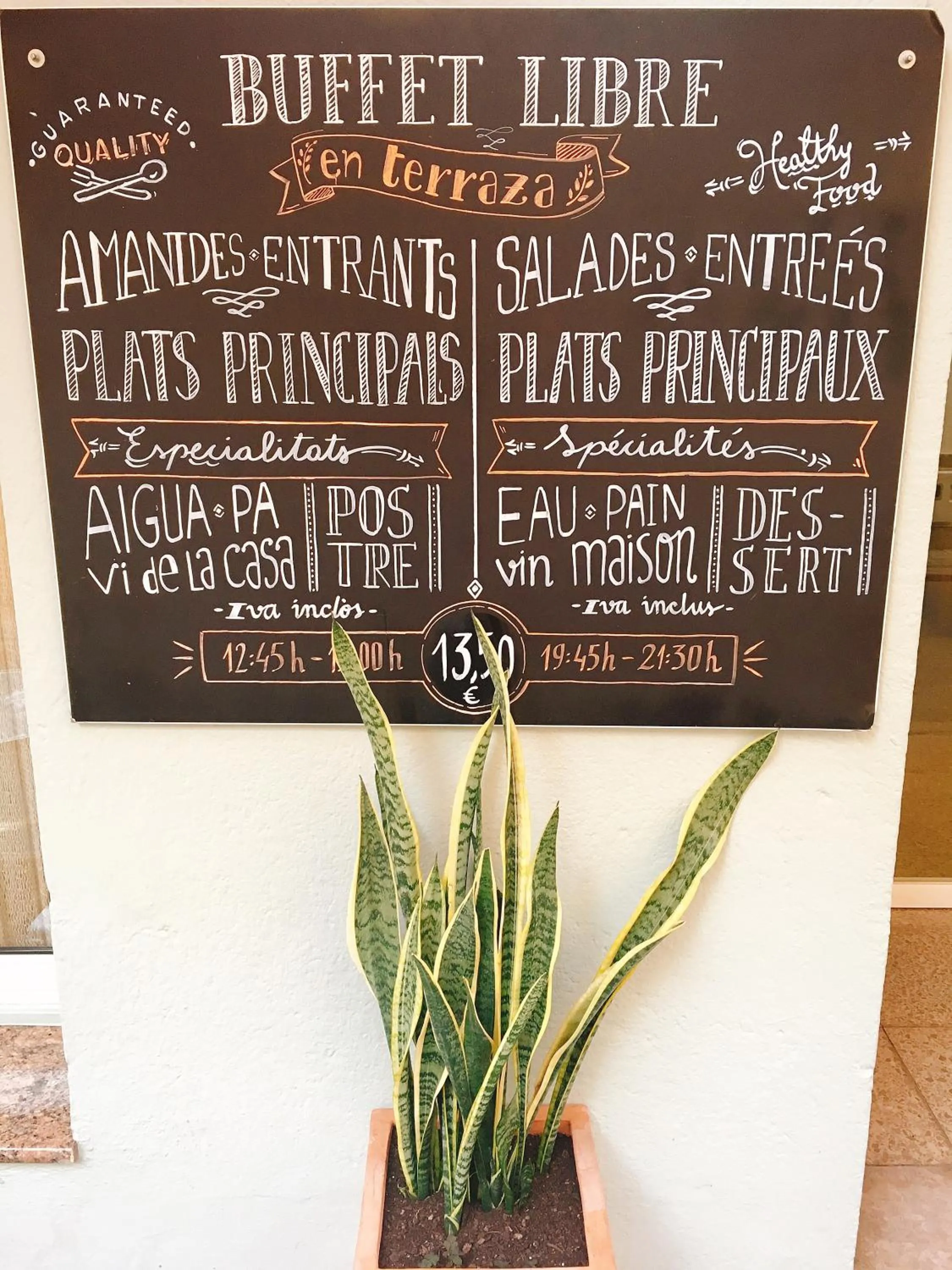 Restaurant/places to eat in Hostal ROM Familiar