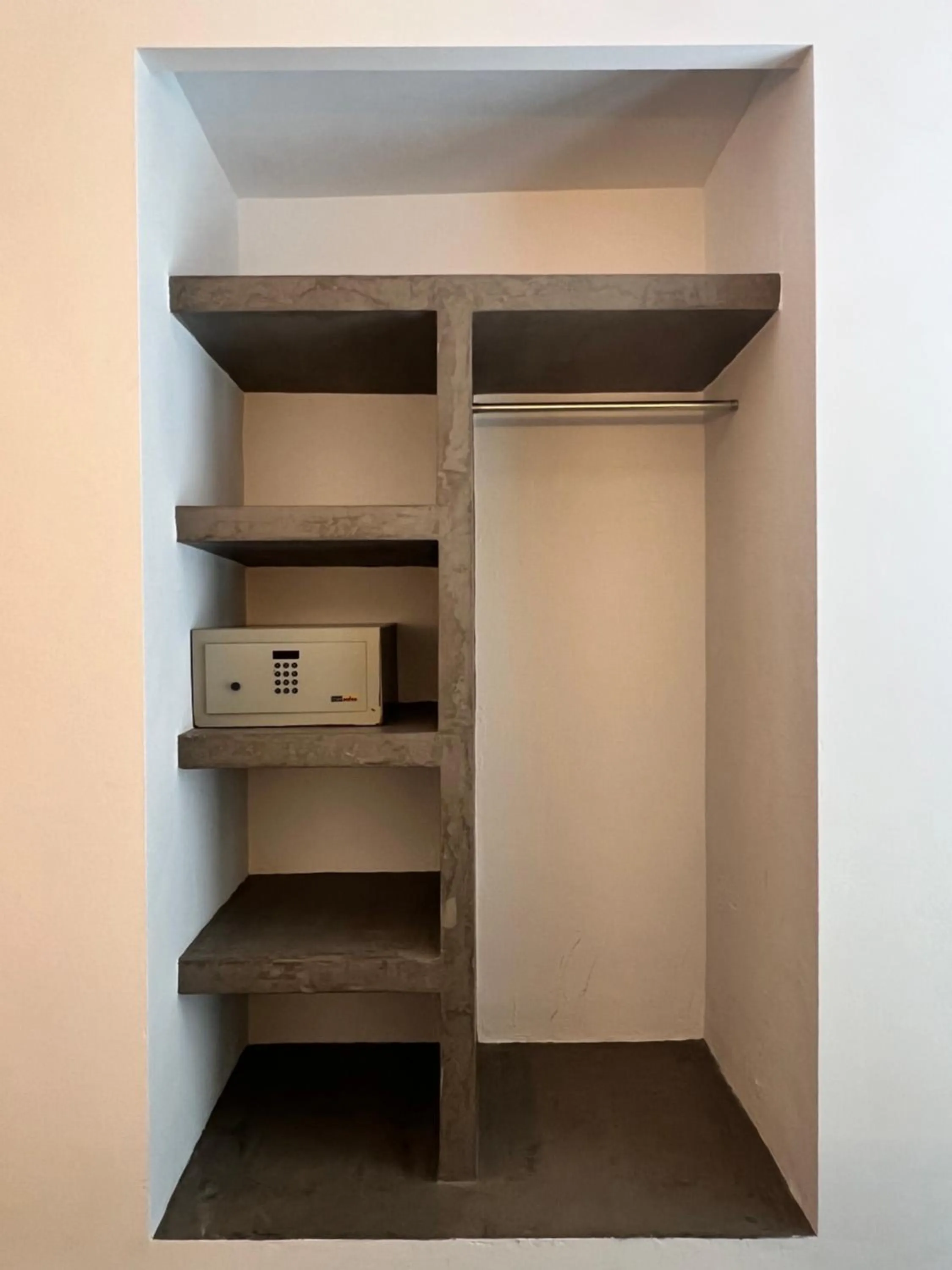 safe in Hostal ROM Familiar