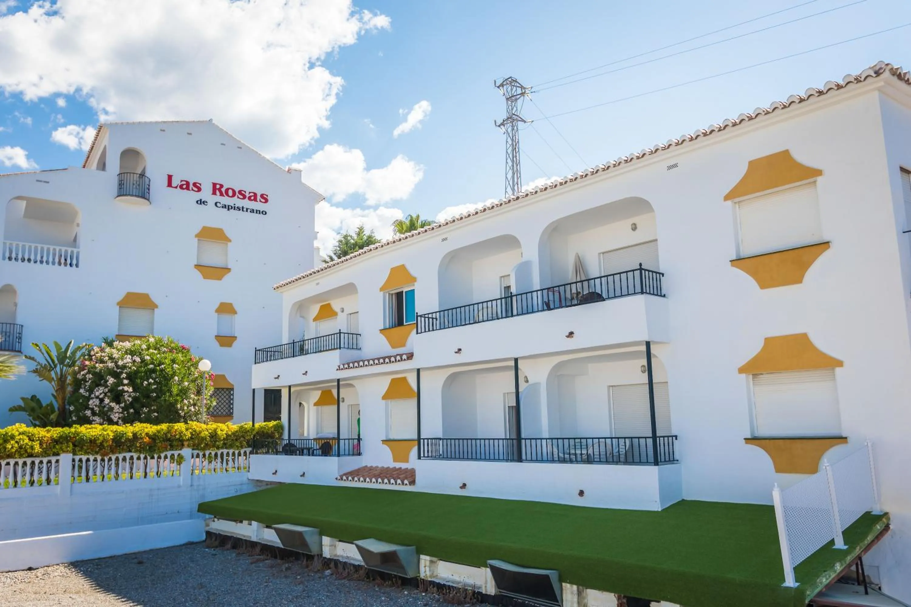Property building in Apartamentos Las Rosas de Capistrano