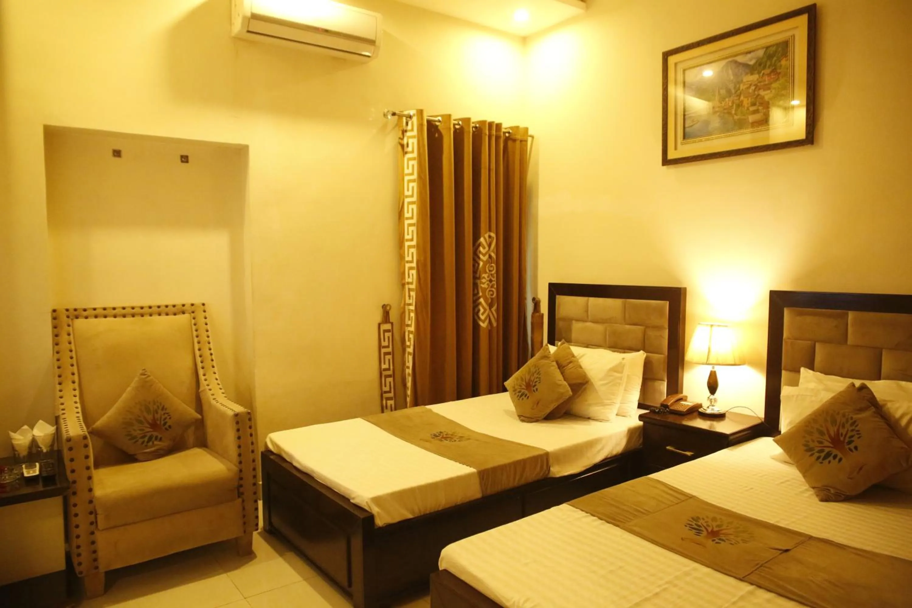 Bed in Park View Hotel Gulberg