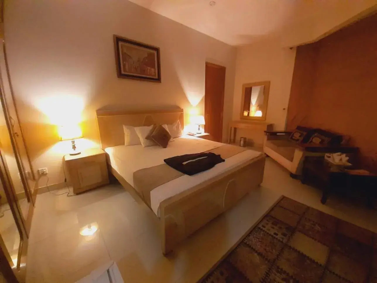 Deluxe Double Room in Park View Hotel Gulberg Deluxe Double Room in Park View Hotel Gulberg