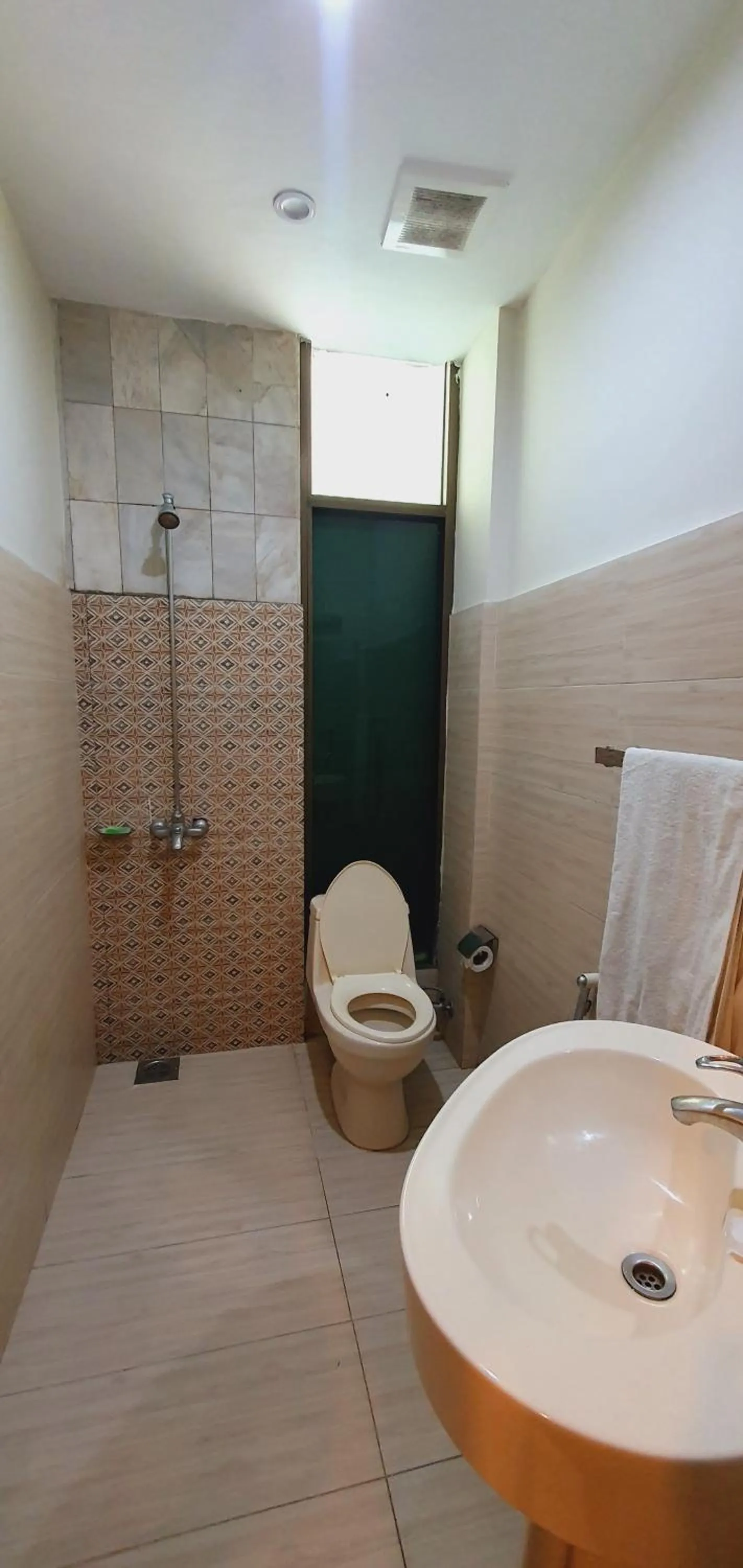 Shower in Park View Hotel Gulberg