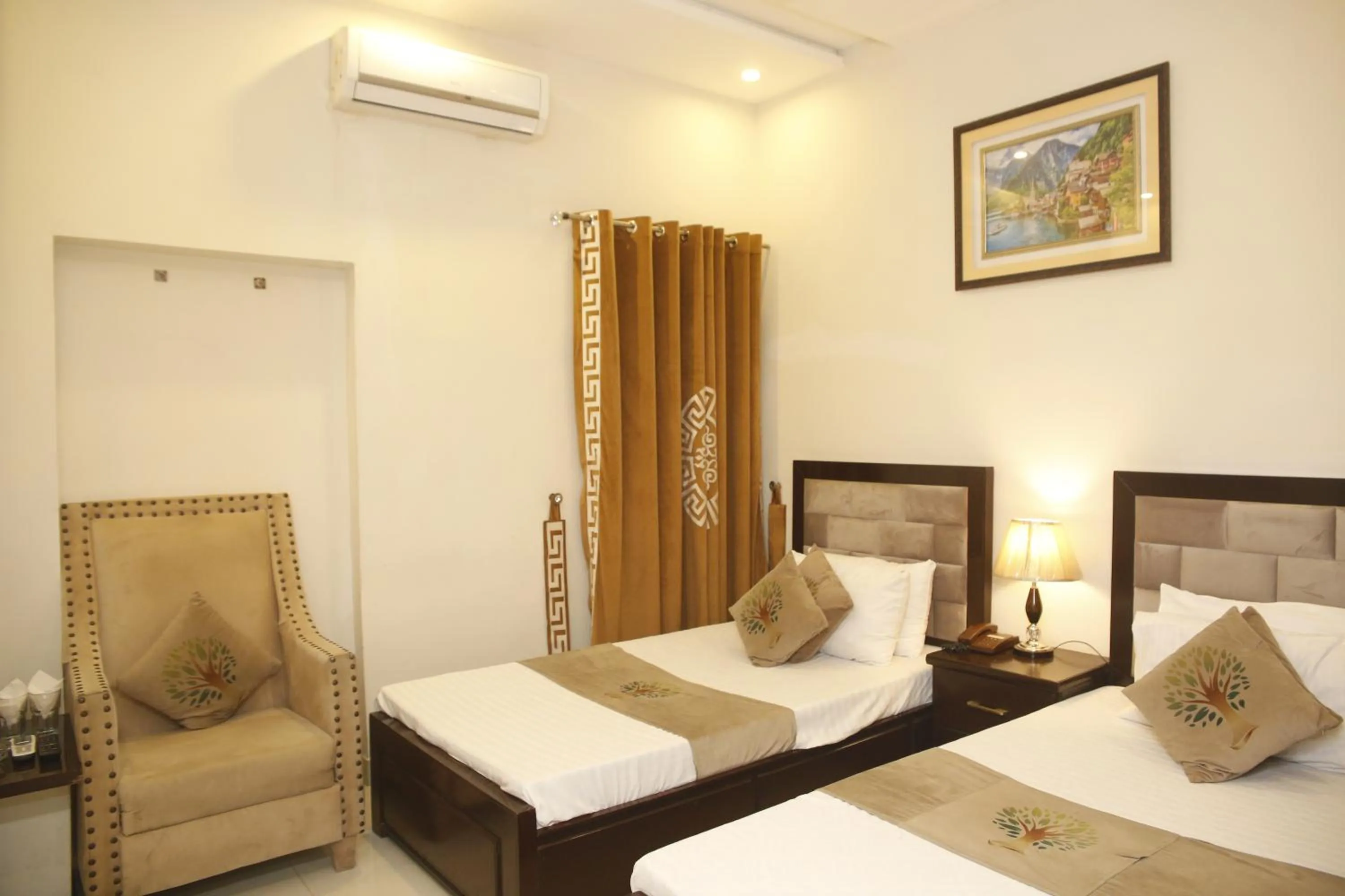 Photo of the whole room, Bed in Park View Hotel Gulberg