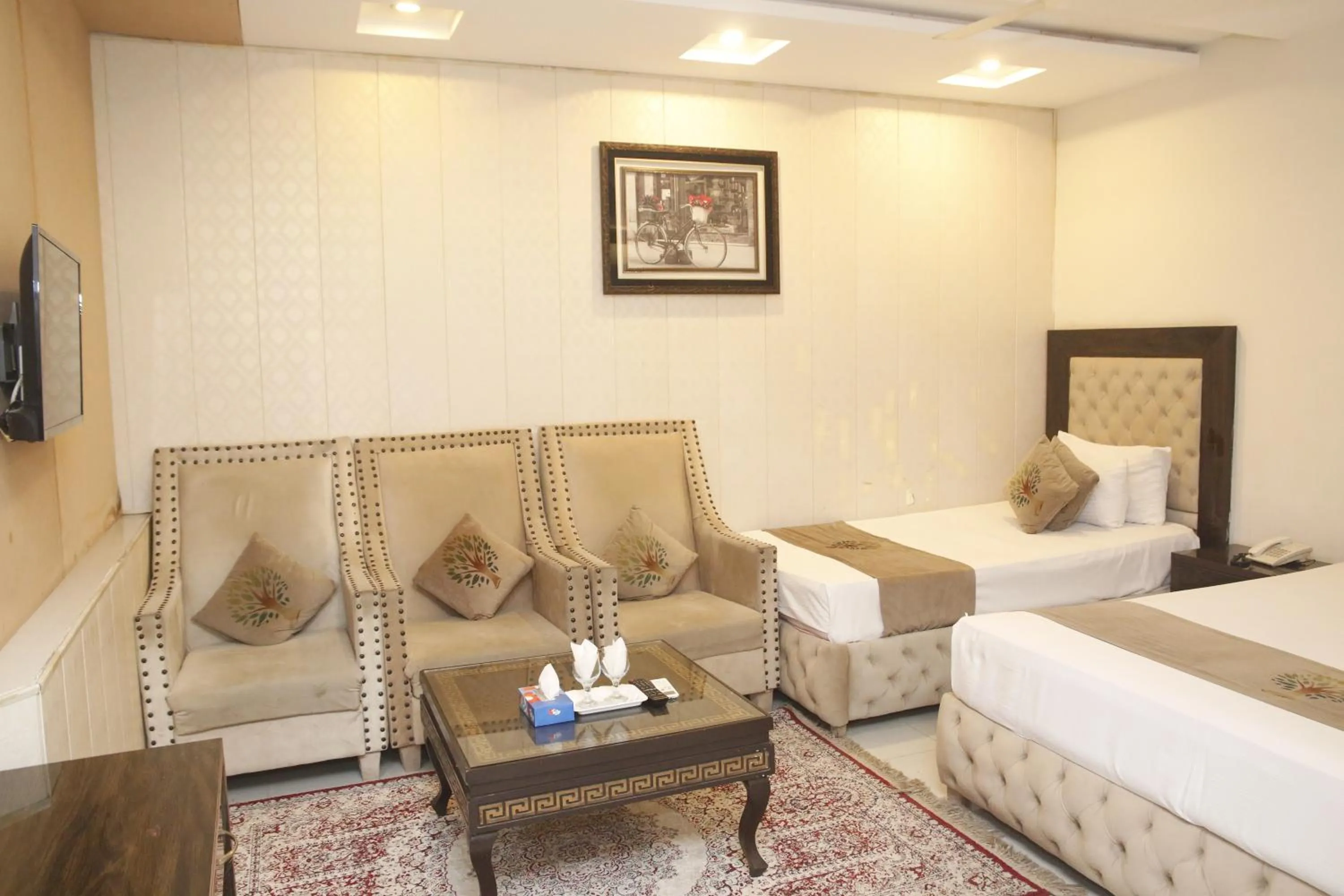 Photo of the whole room, Bed in Park View Hotel Gulberg