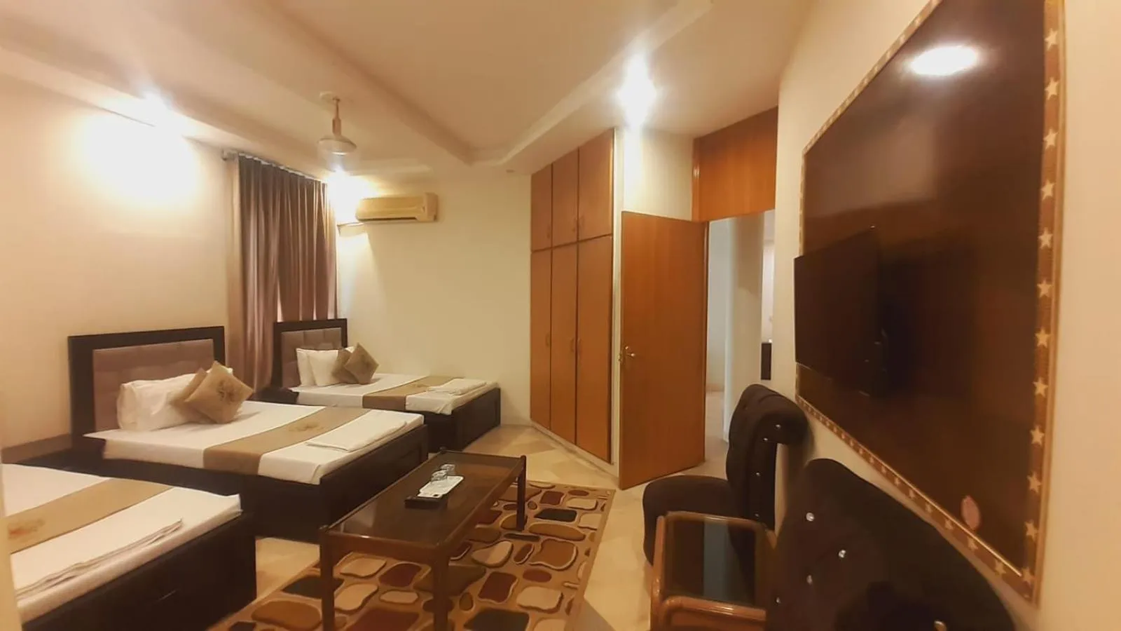 Bathroom, Bed in Park View Hotel Gulberg