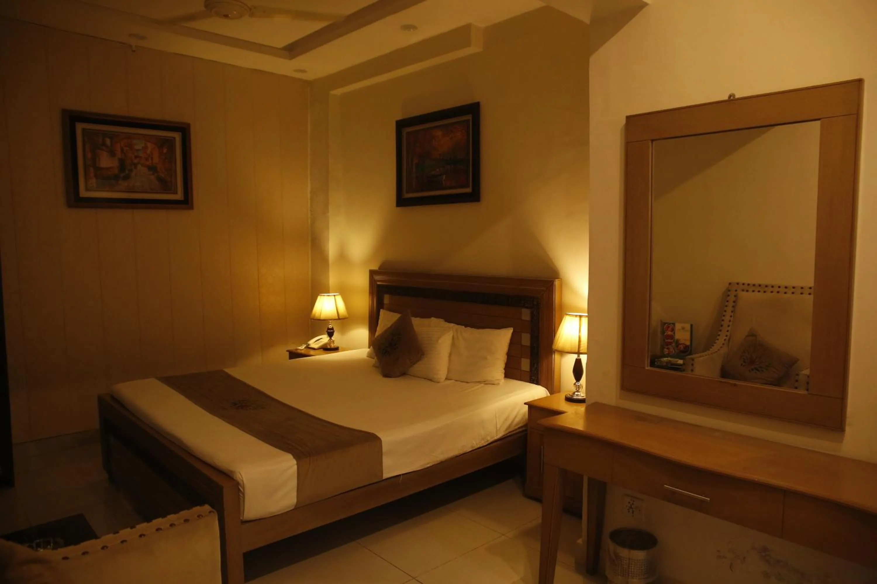 Bedroom, Bed in Park View Hotel Gulberg