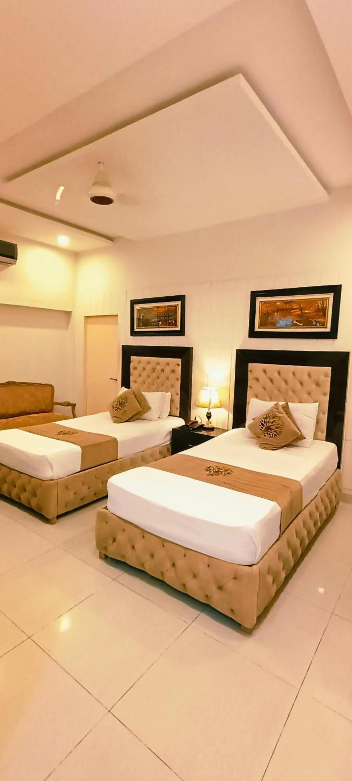 Bedroom, Bed in Park View Hotel Gulberg