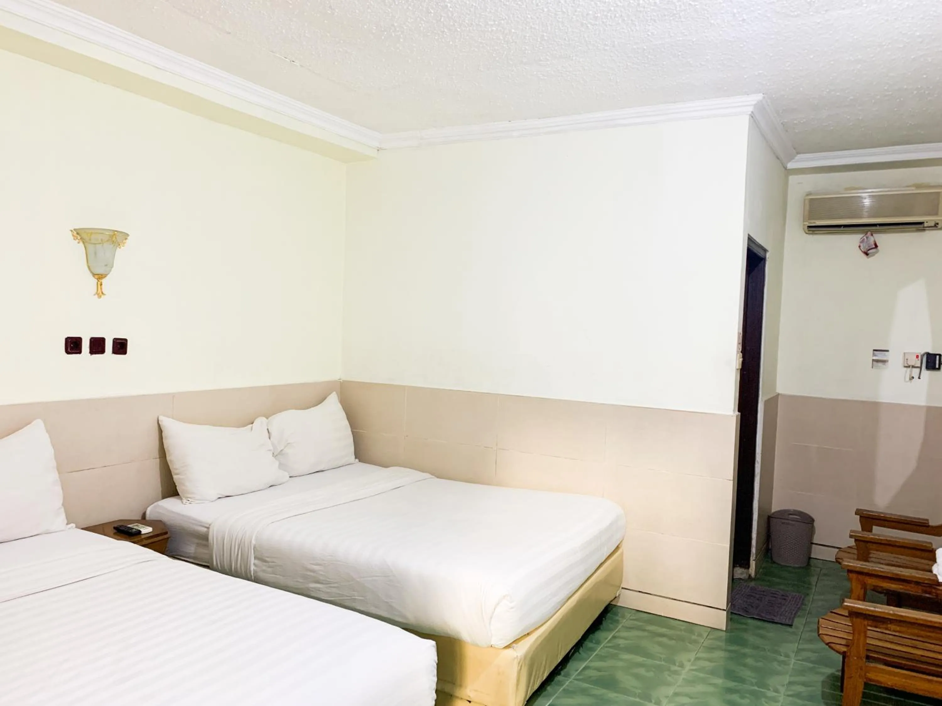 Bedroom in Musafira Hotel Syariah Malioboro Yogyakarta Mitra RedDoorz