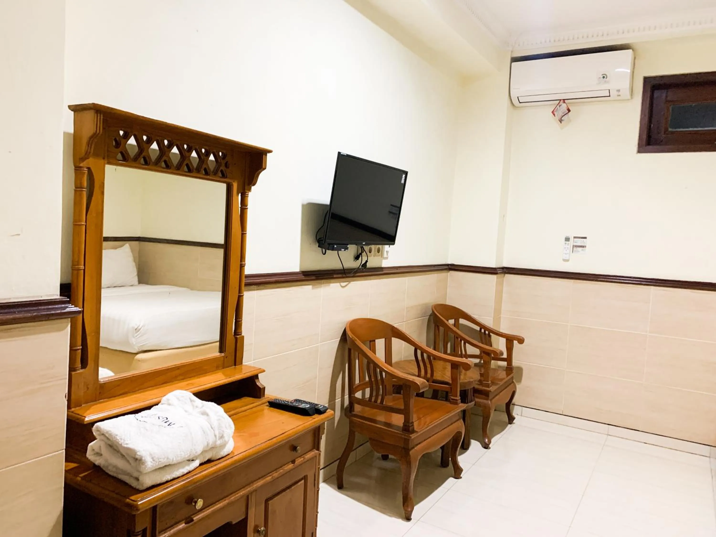 TV and multimedia in Musafira Hotel Syariah Malioboro Yogyakarta Mitra RedDoorz