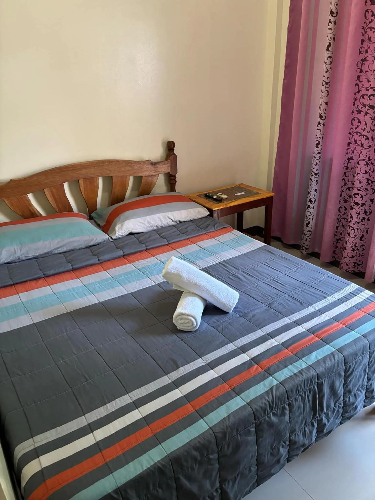 Photo of the whole room, Bed in DIAKOPES INN