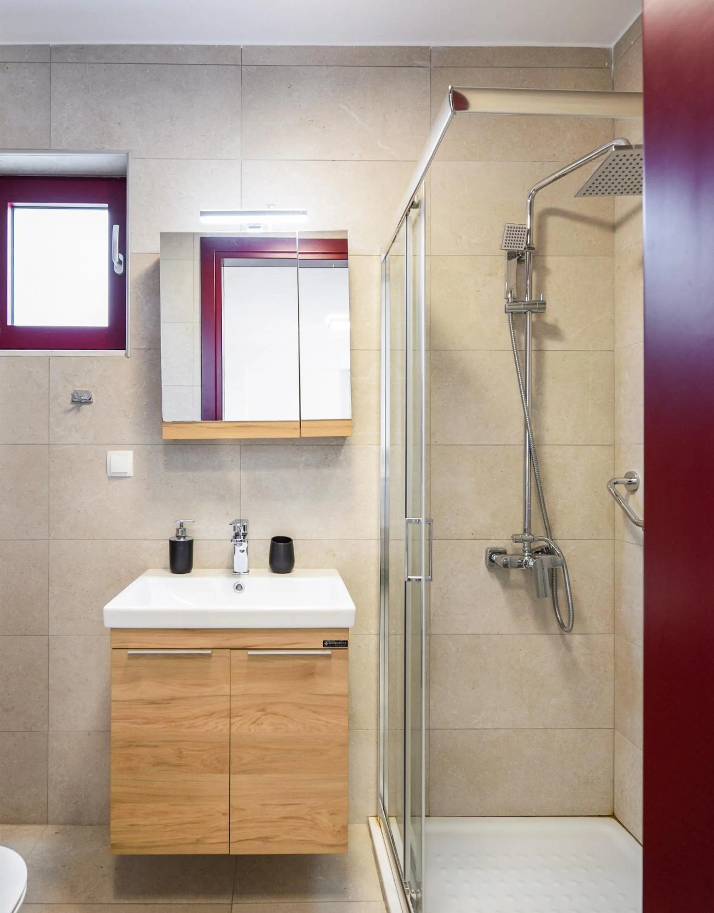 Shower in Elpiniki Luxury Rooms
