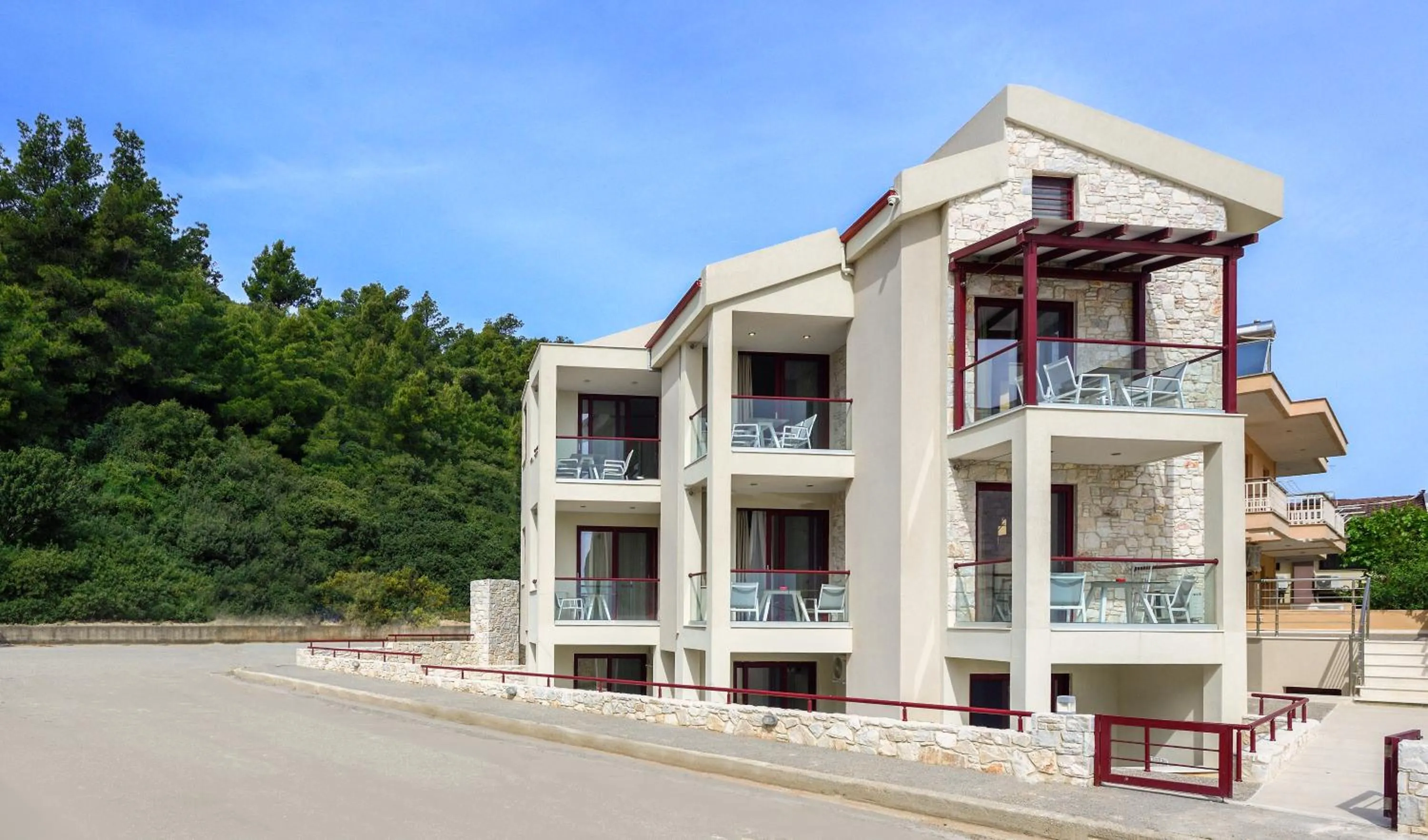 Property building in Elpiniki Luxury Rooms