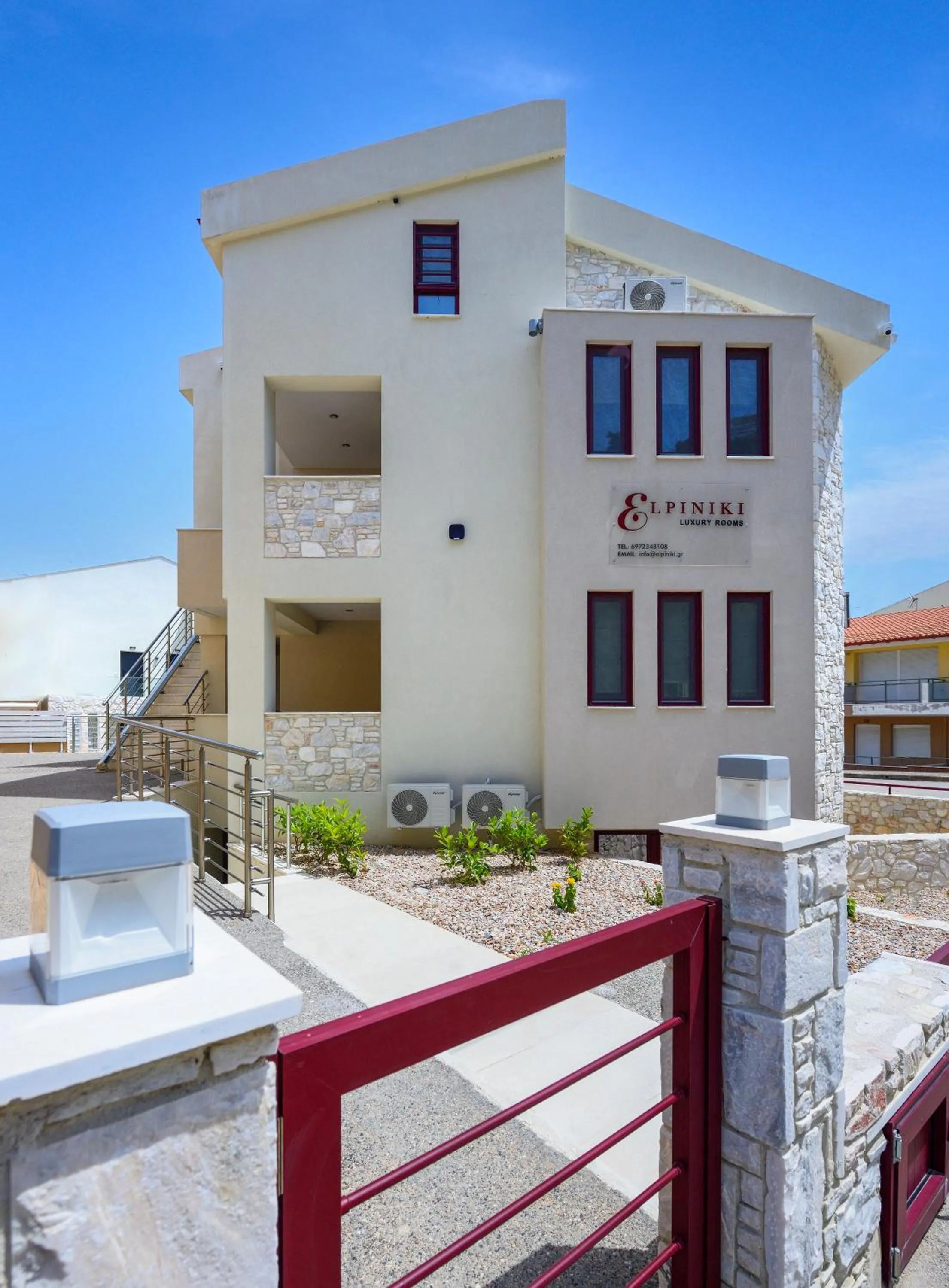 Property building in Elpiniki Luxury Rooms