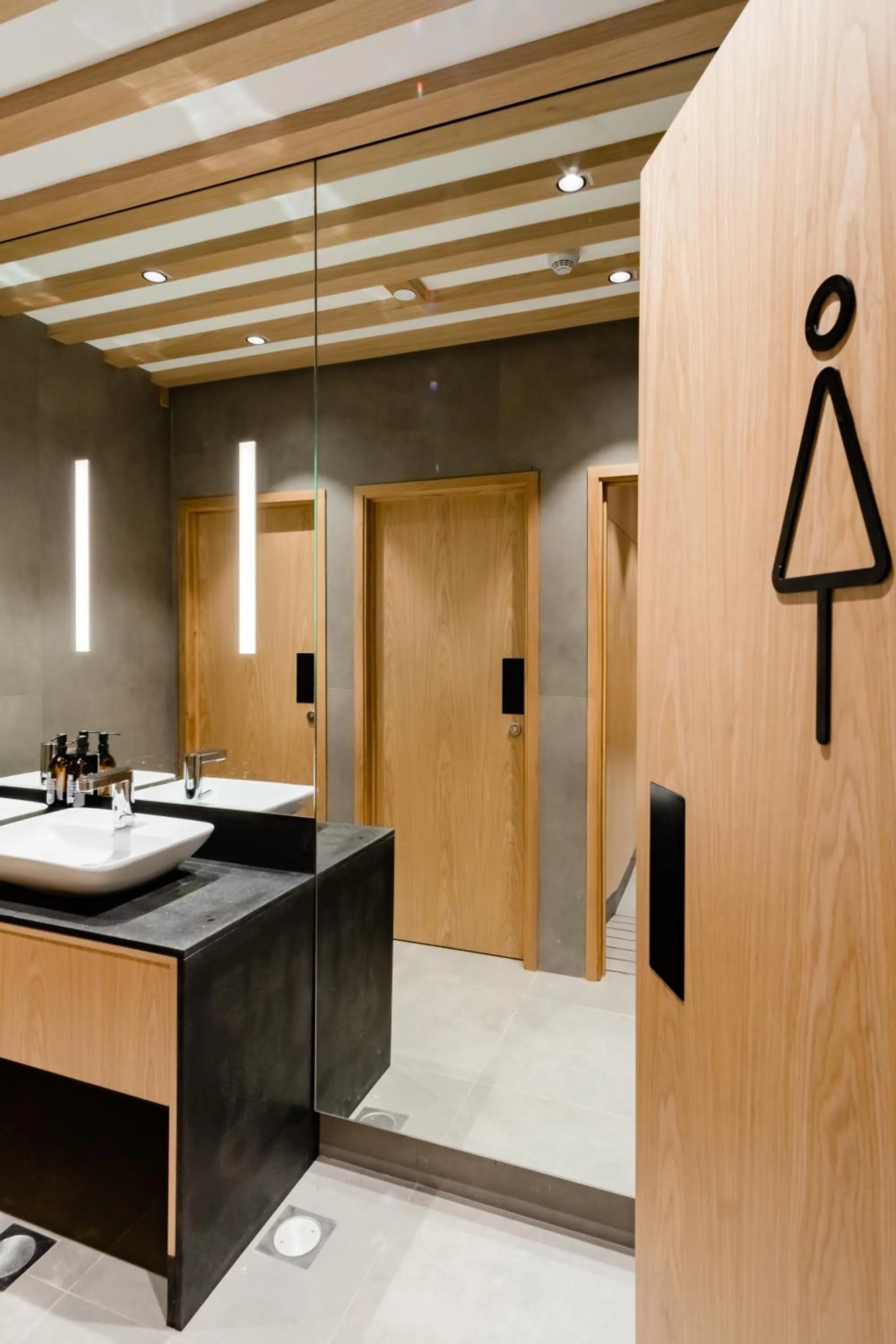 Toilet in Sleepover Doha North Node, Gate C30