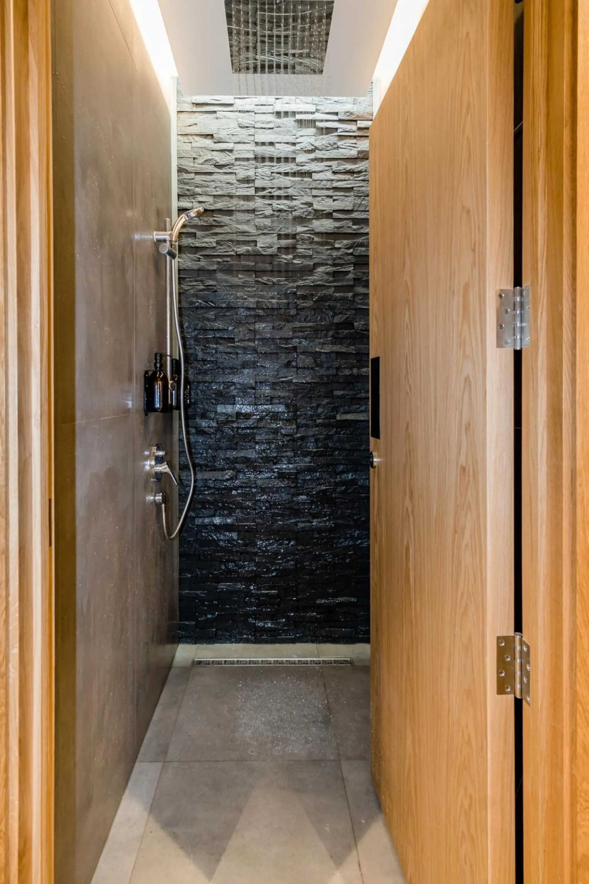 Shower in Sleepover Doha North Node, Gate C30