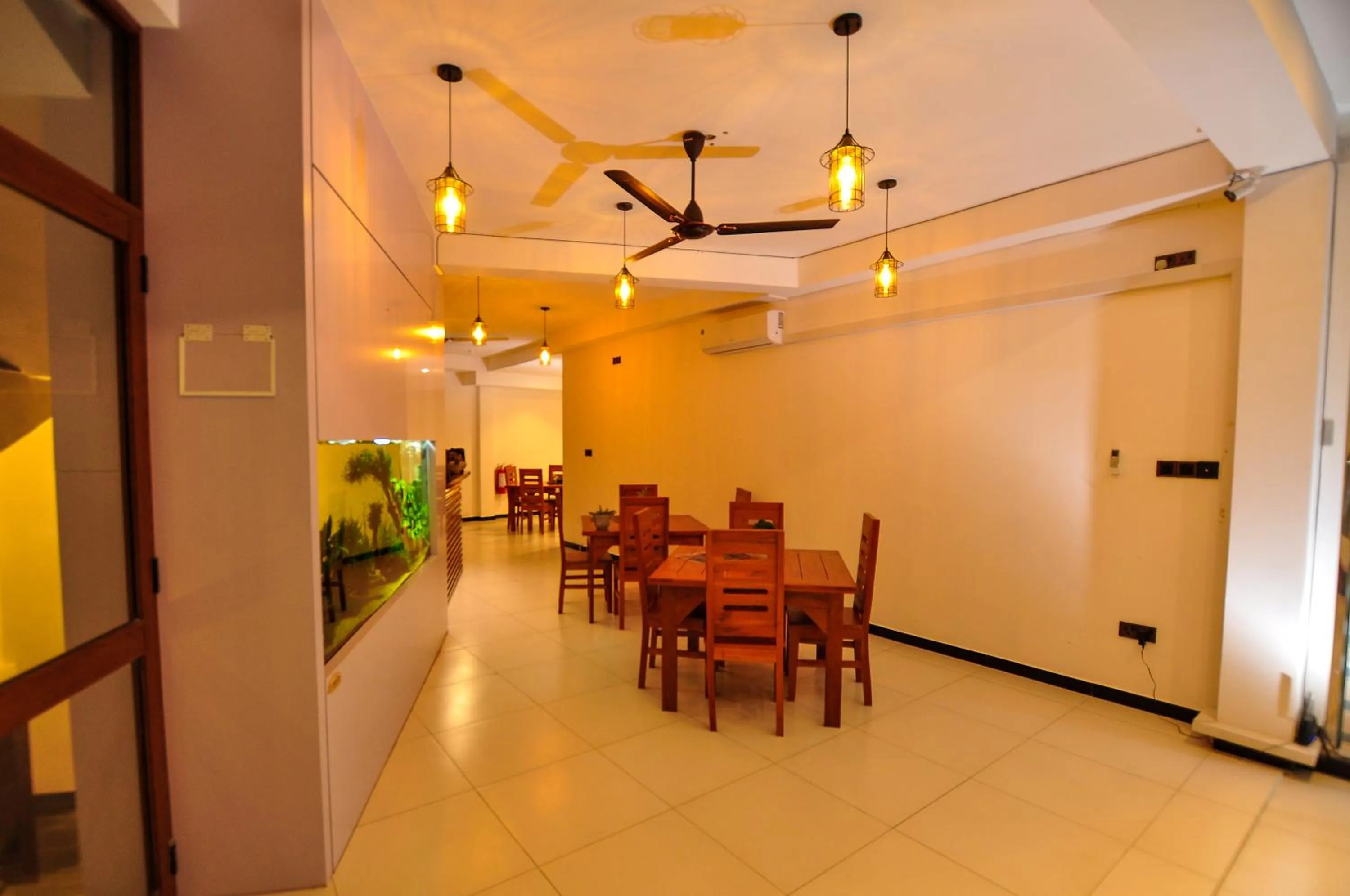 Restaurant/places to eat in Sachinro Hotel Mirissa