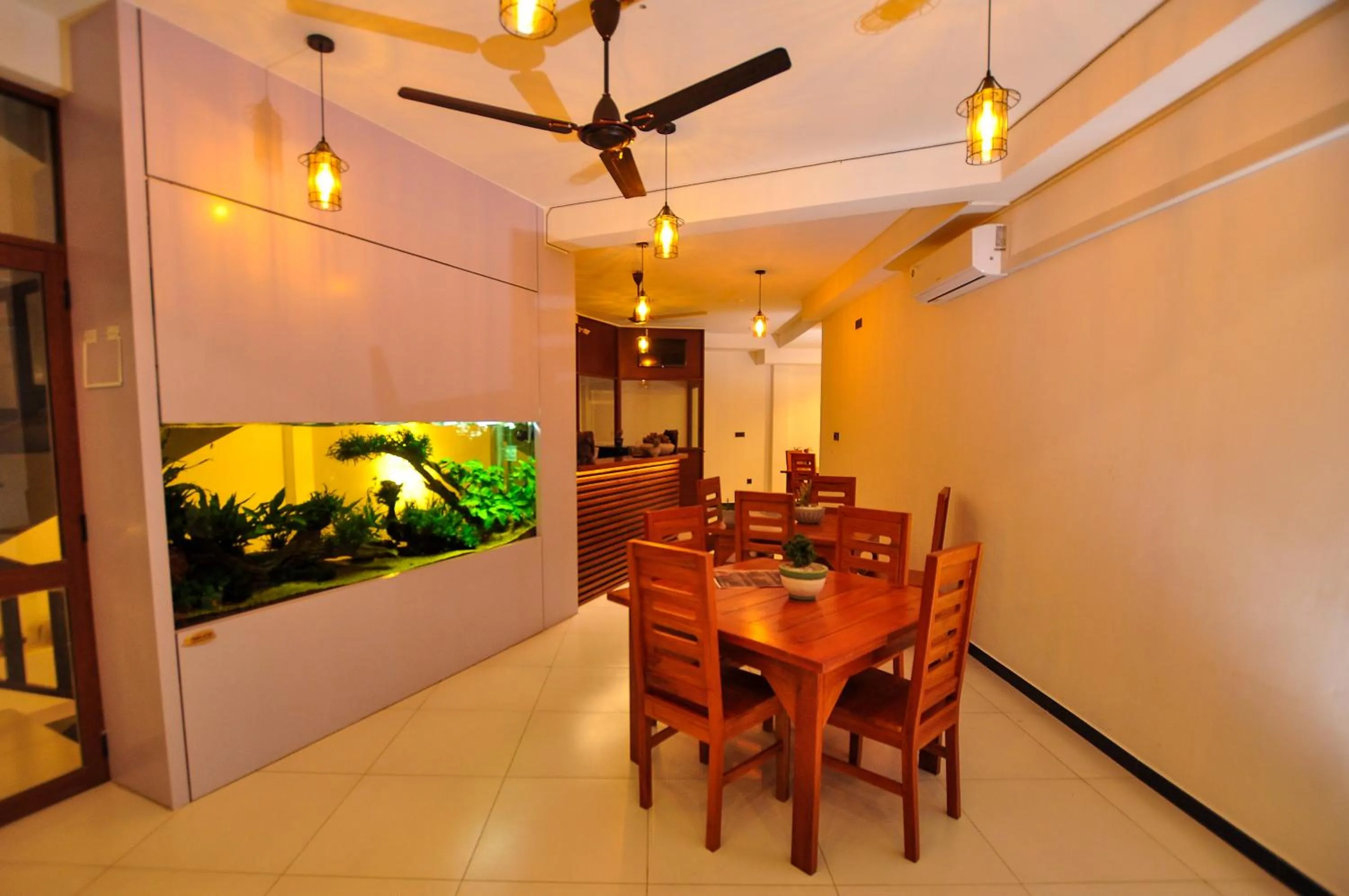 Restaurant/places to eat in Sachinro Hotel Mirissa