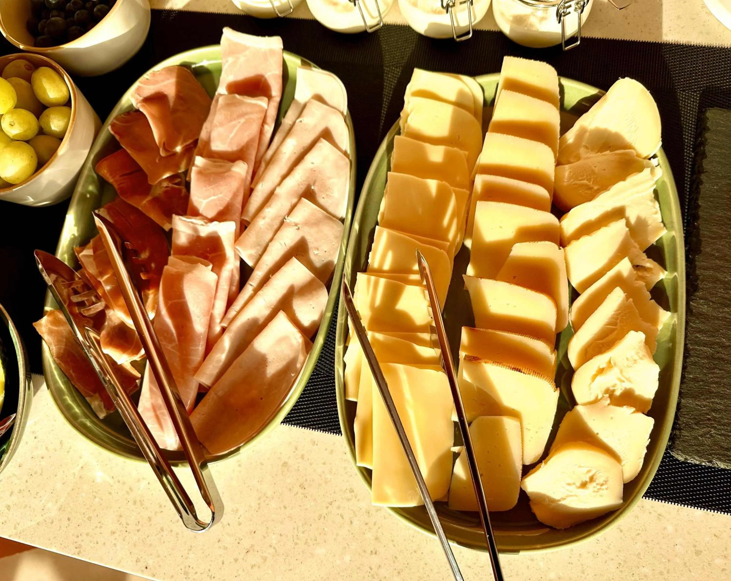 Restaurant/places to eat in Otantus Hotel