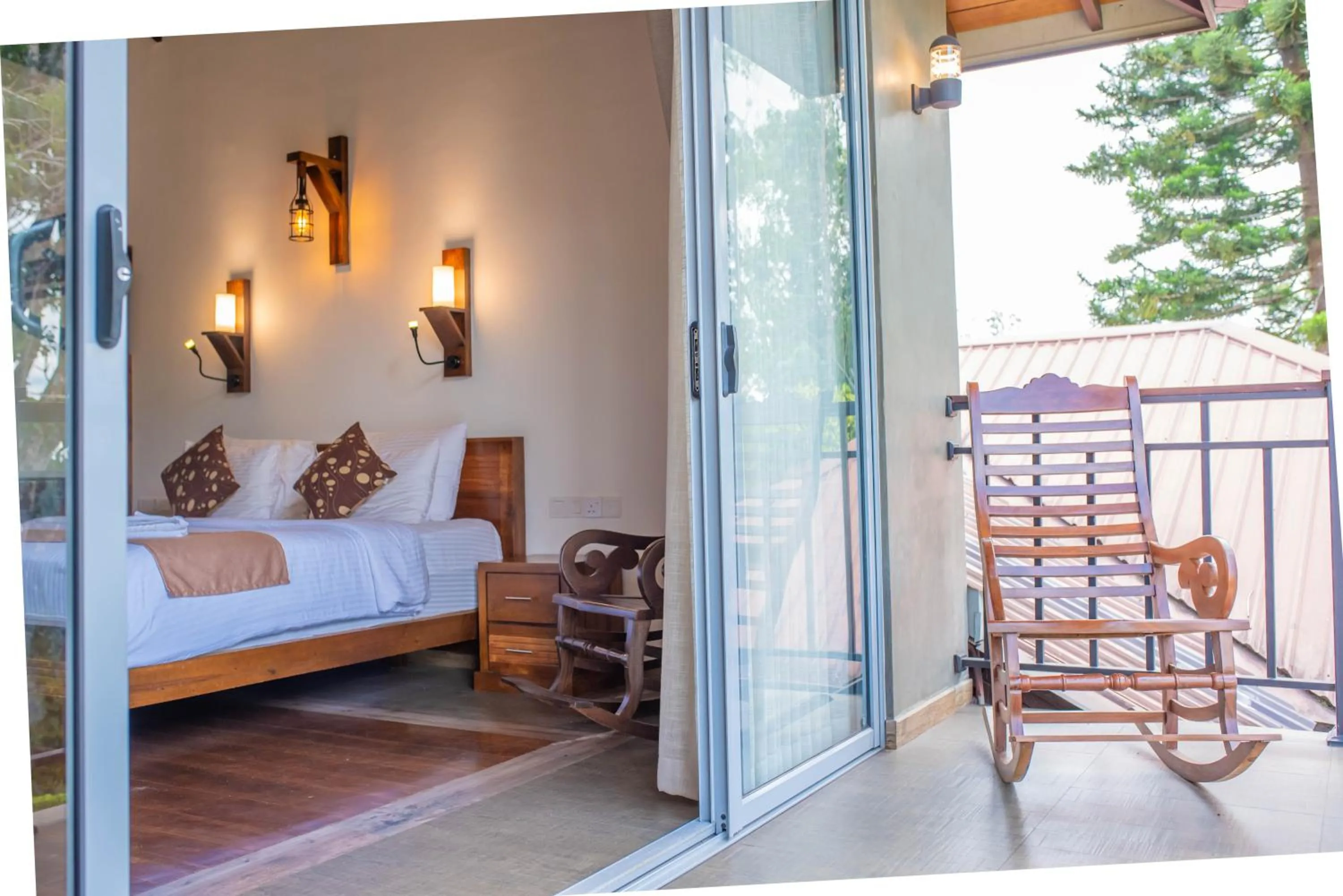 Balcony/Terrace, Bed in Grand Argyle Resort