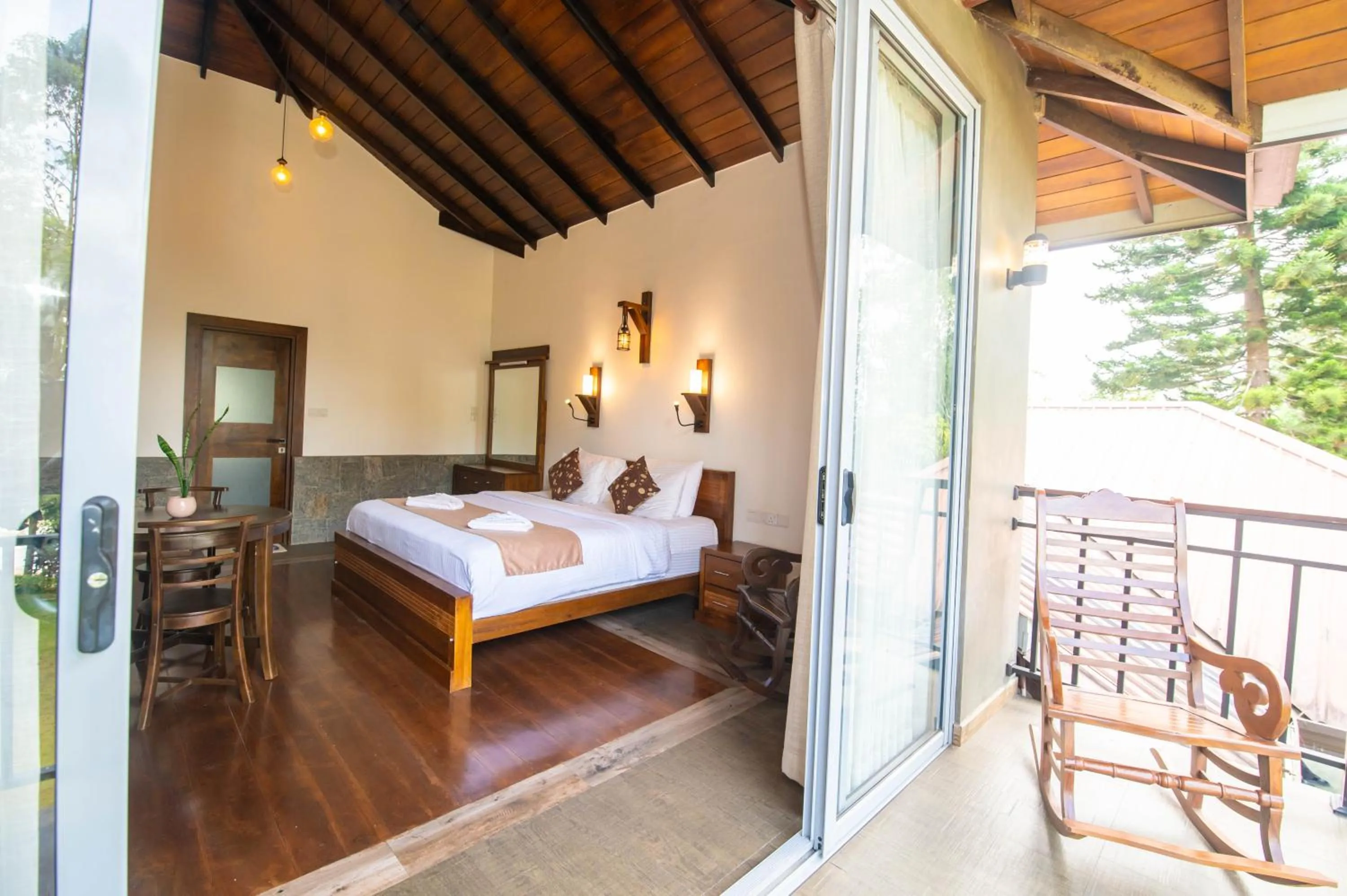 Patio, Bed in Grand Argyle Resort