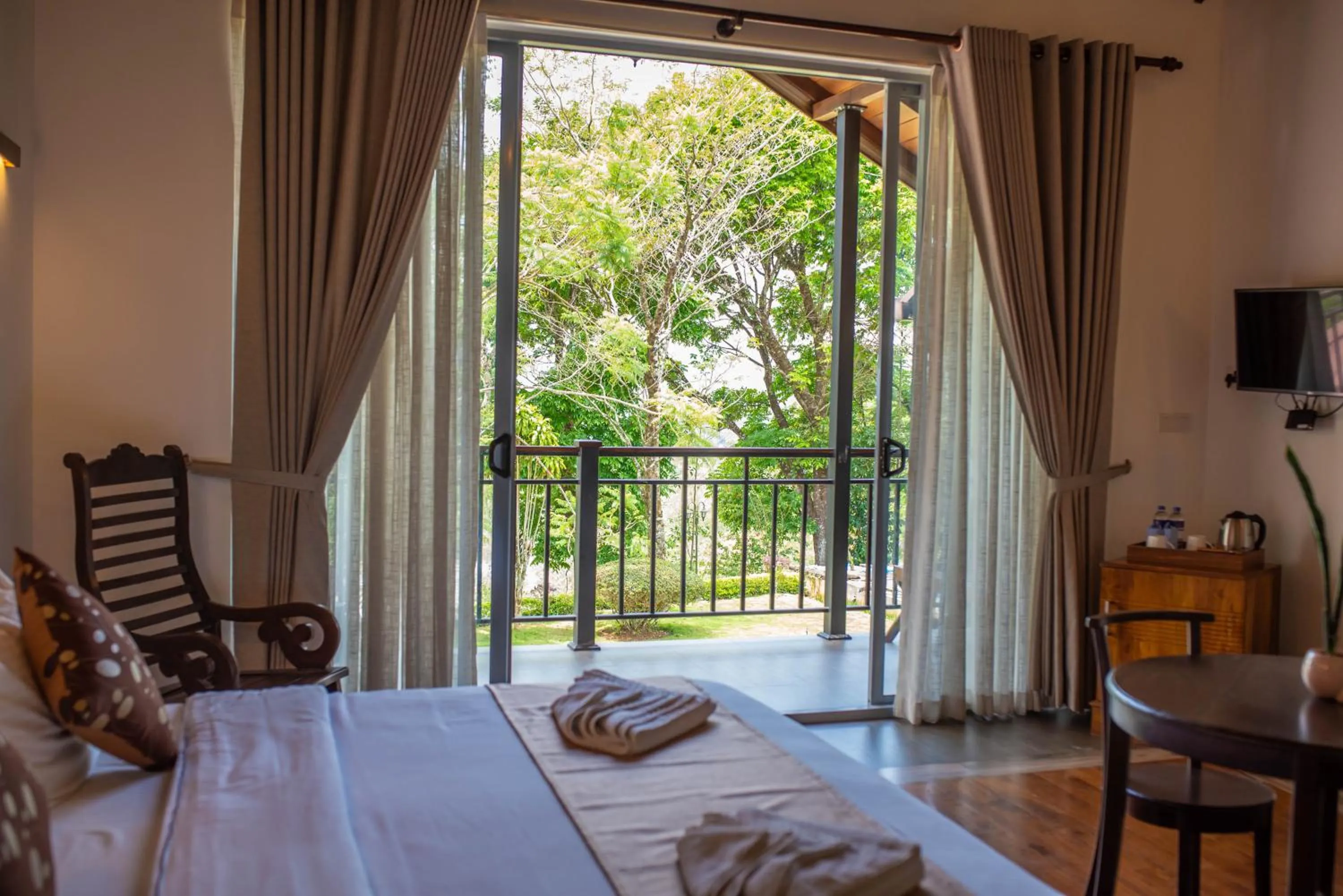 View (from property/room), Bed in Grand Argyle Resort